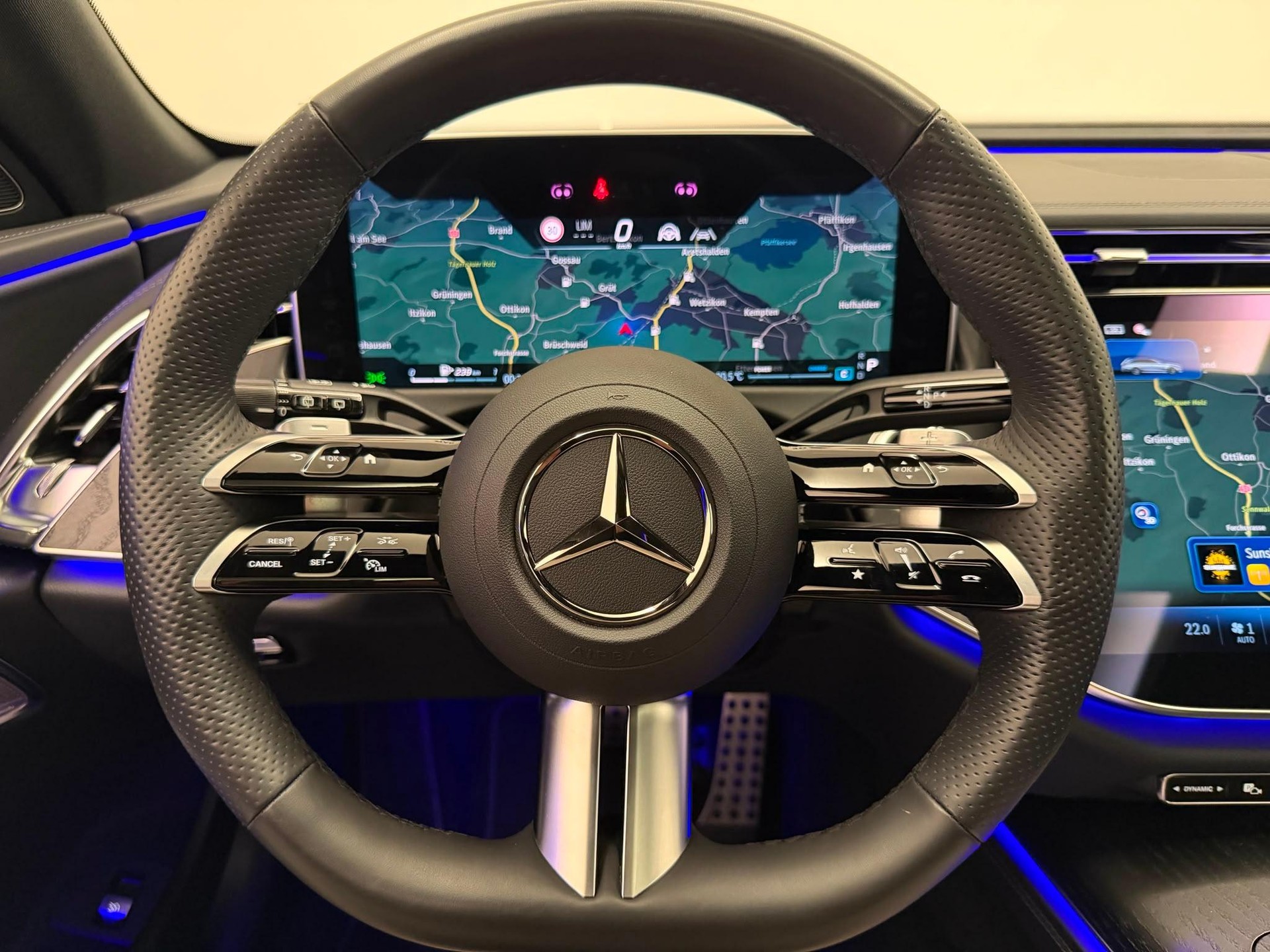 MERCEDES-BENZ E 450 AMG Line 4matic Kombi-image-24