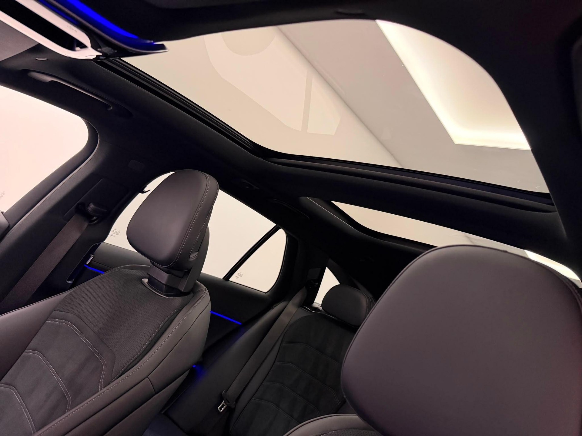 MERCEDES-BENZ E 450 AMG Line 4matic Kombi-image-15