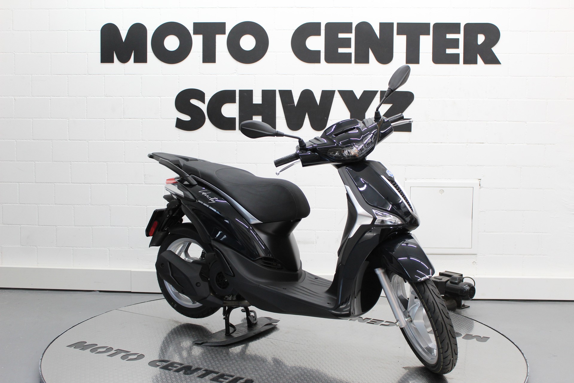 PIAGGIO Liberty 125 E5+-showroom-element-1