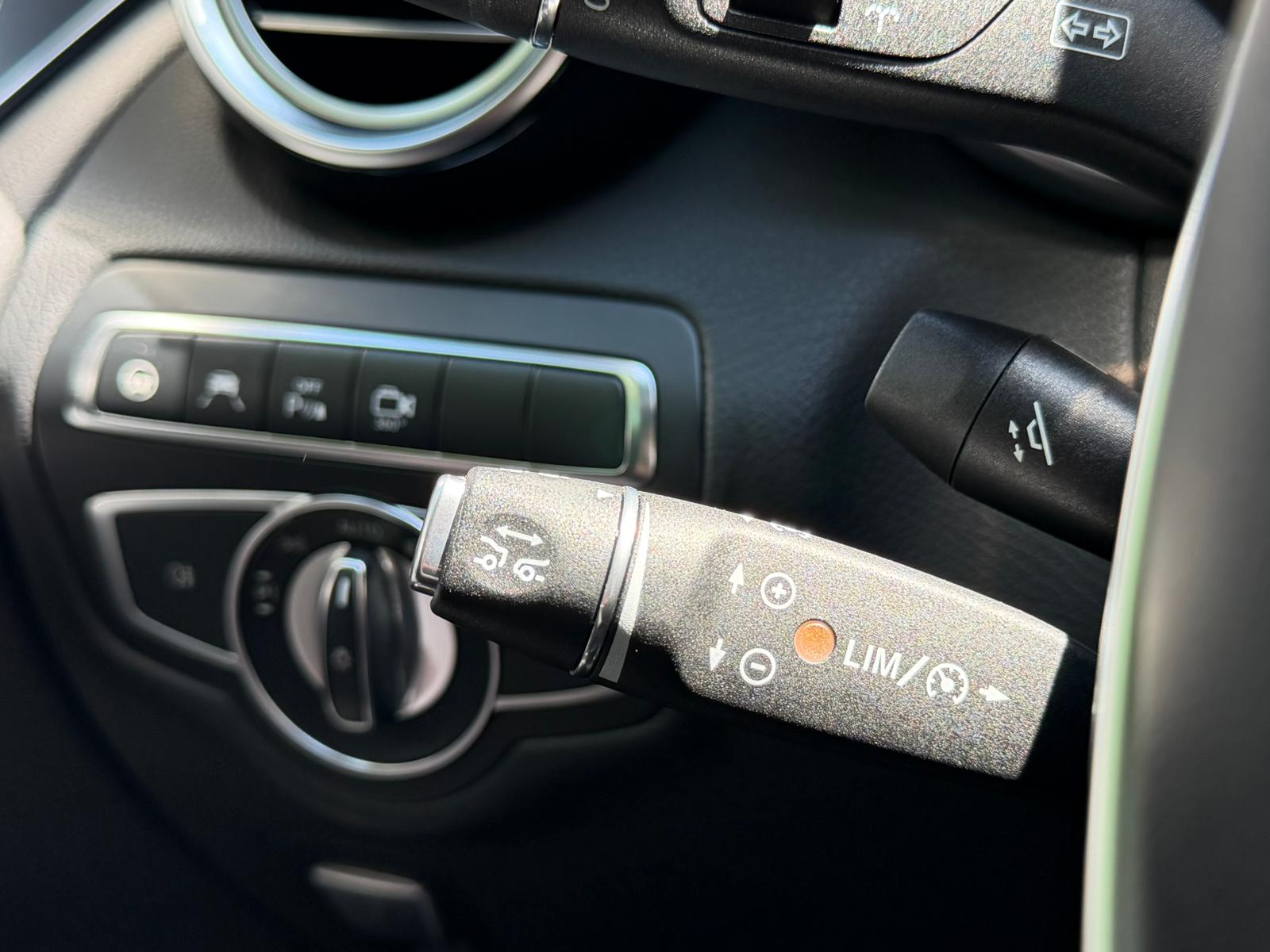 MERCEDES-BENZ GLC 250 d AMG Line 4Matic 9G-Tronic-image-18