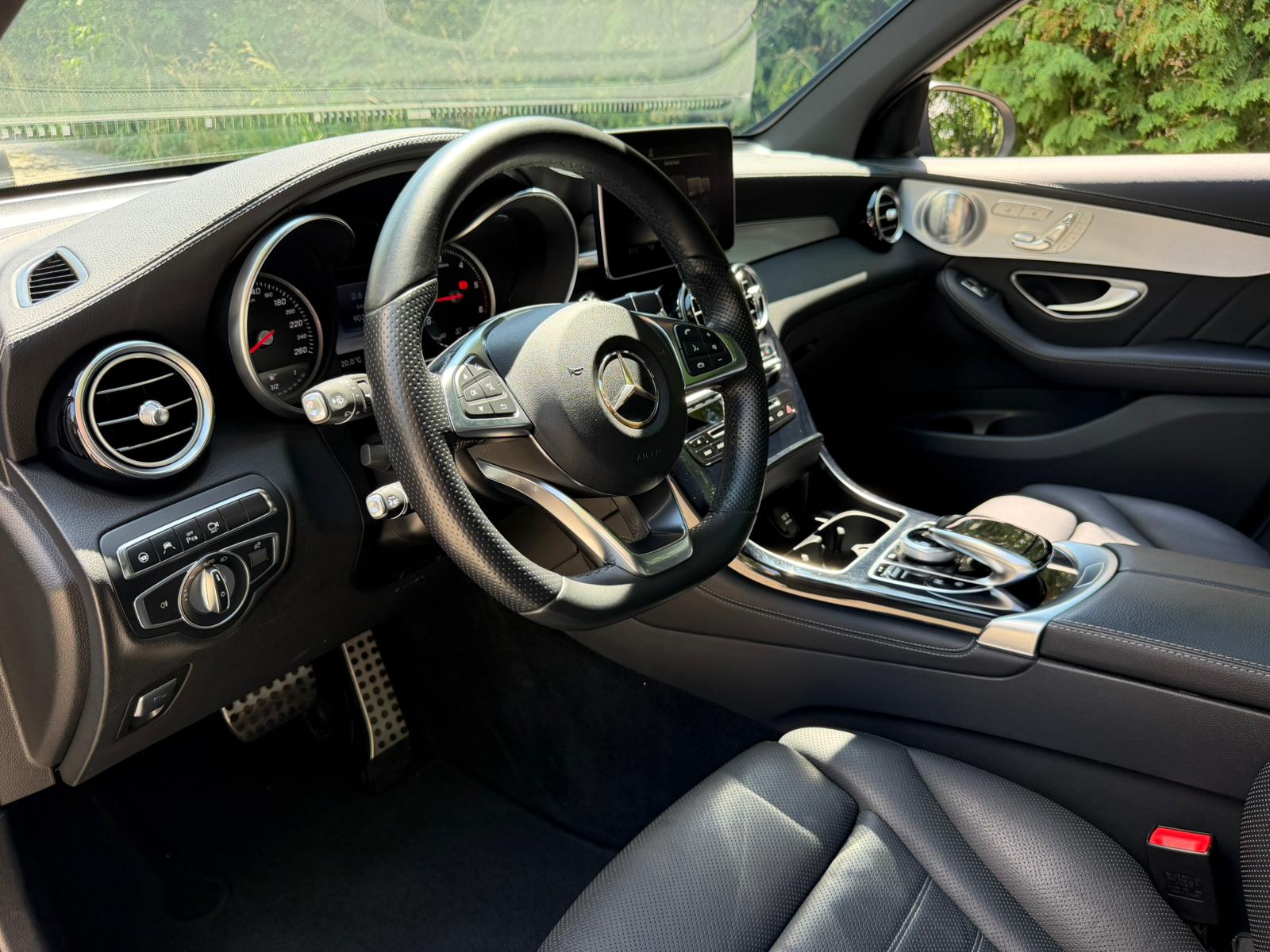 MERCEDES-BENZ GLC 250 d AMG Line 4Matic 9G-Tronic-image-11