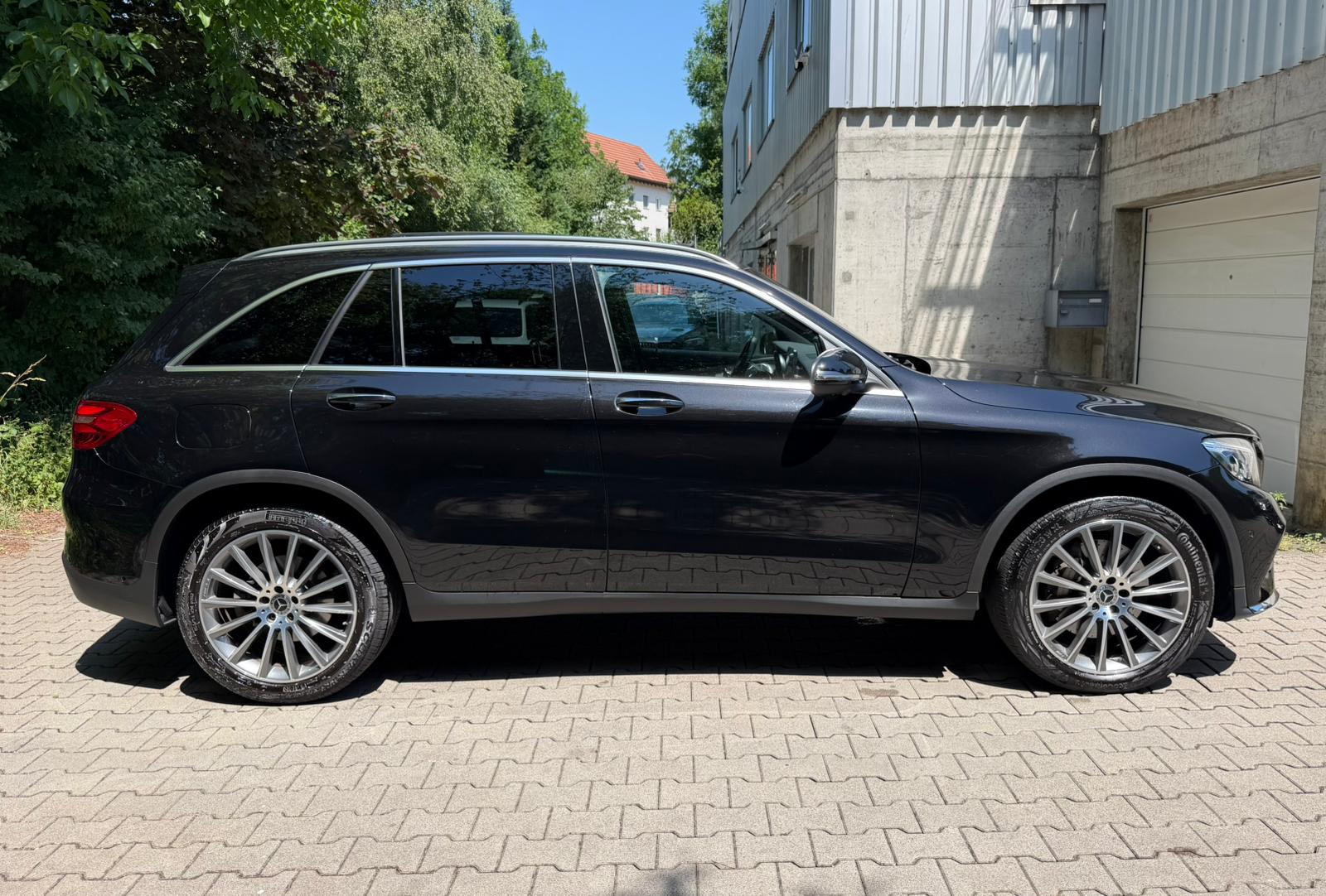 MERCEDES-BENZ GLC 250 d AMG Line 4Matic 9G-Tronic-image-5