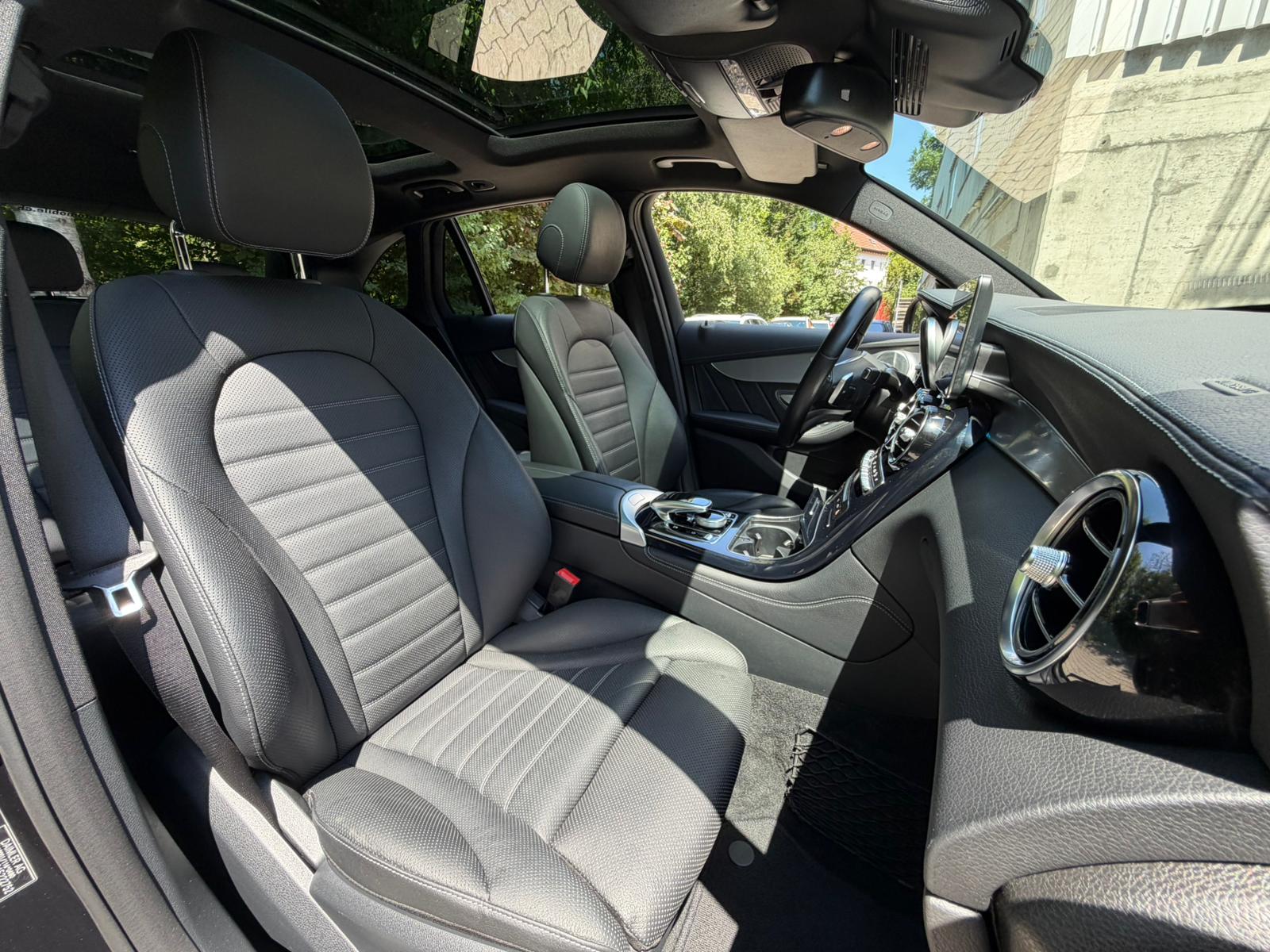 MERCEDES-BENZ GLC 250 d AMG Line 4Matic 9G-Tronic-image-15