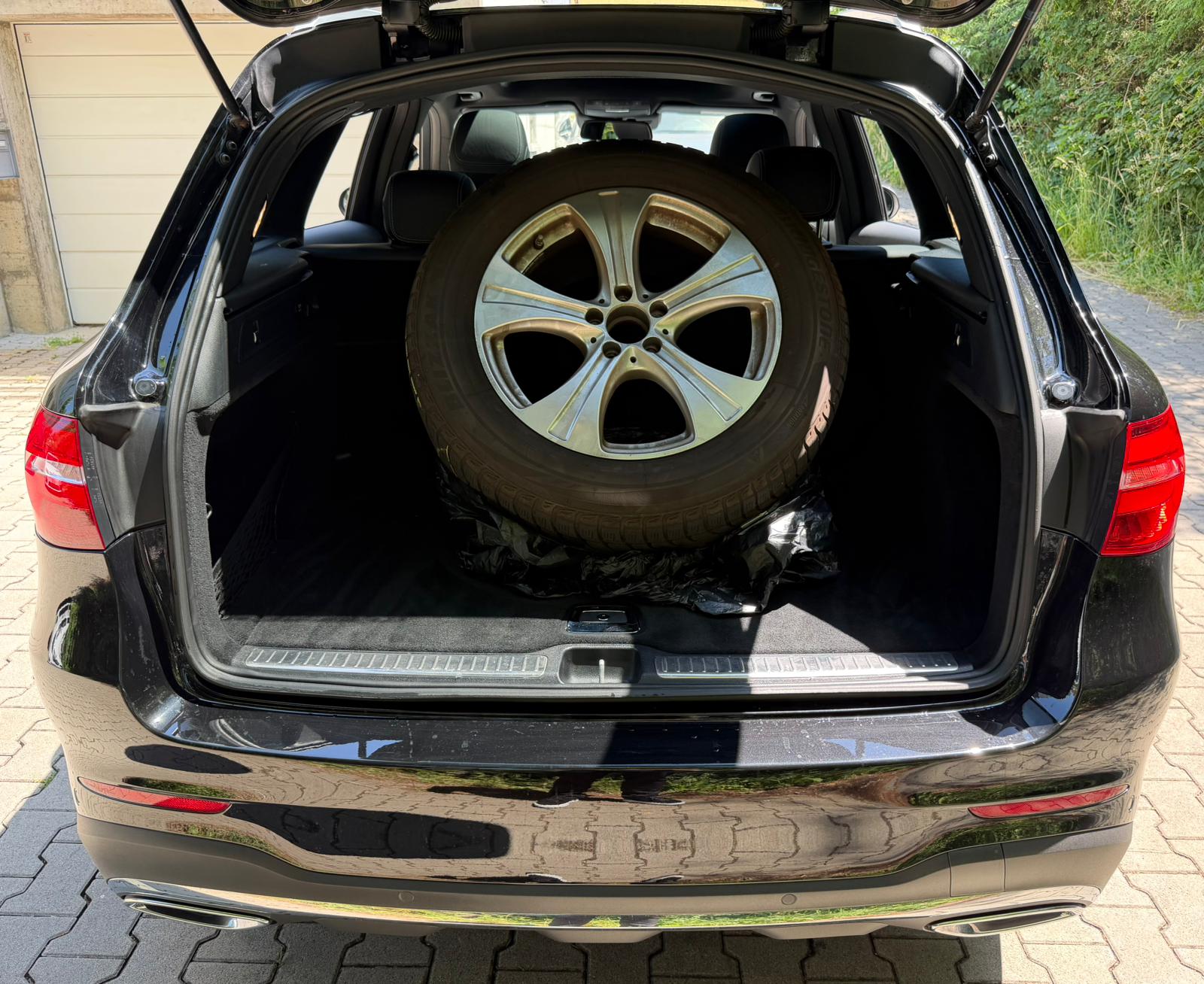 MERCEDES-BENZ GLC 250 d AMG Line 4Matic 9G-Tronic-image-25