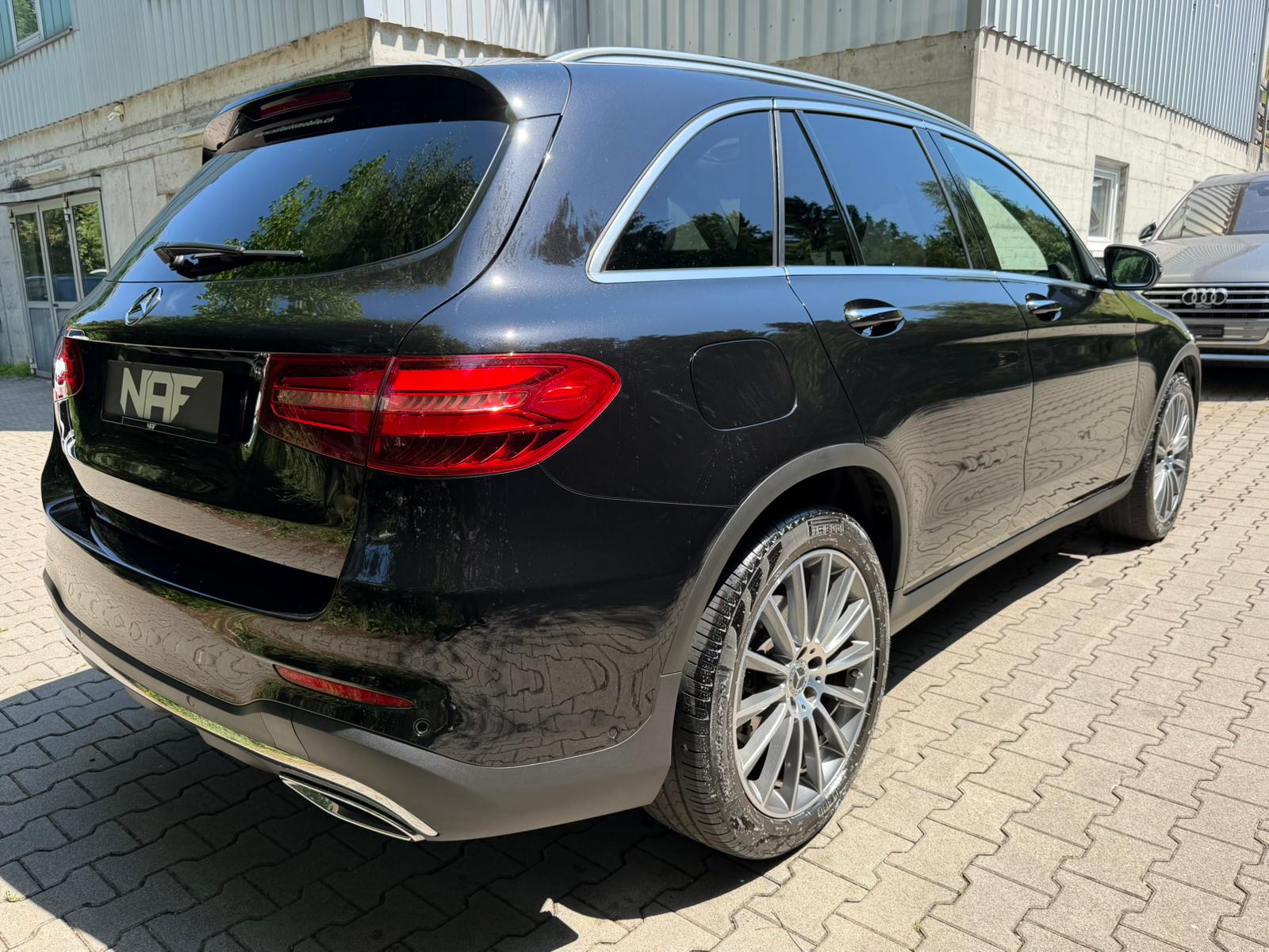 MERCEDES-BENZ GLC 250 d AMG Line 4Matic 9G-Tronic-image-4
