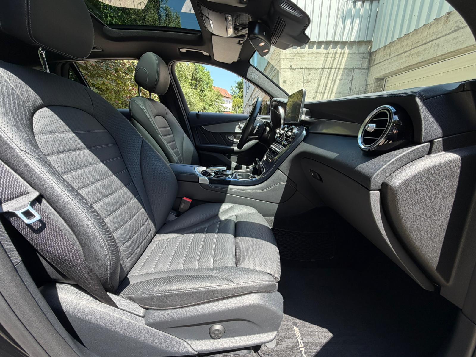 MERCEDES-BENZ GLC 250 d AMG Line 4Matic 9G-Tronic-image-16