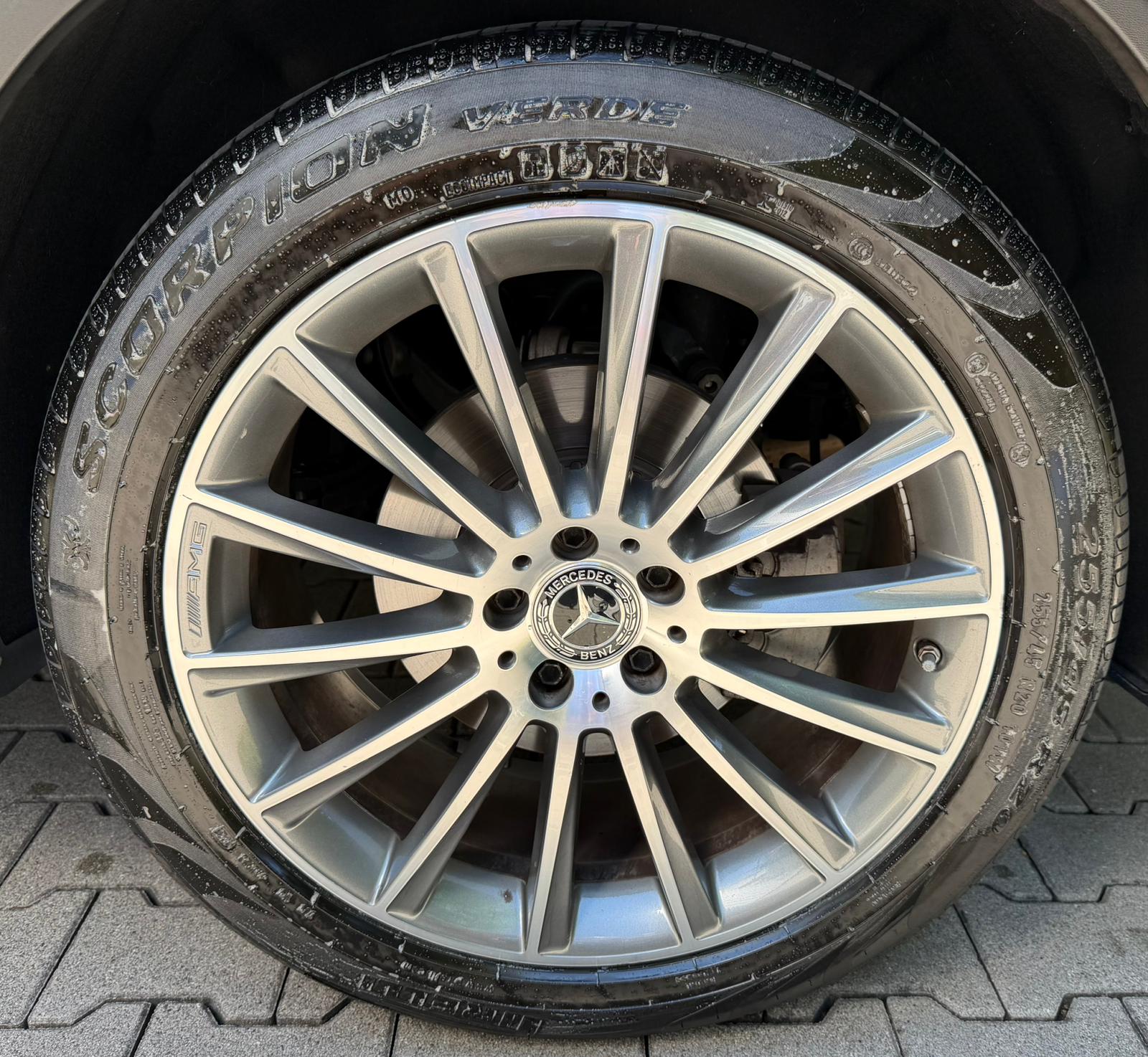 MERCEDES-BENZ GLC 250 d AMG Line 4Matic 9G-Tronic-image-8