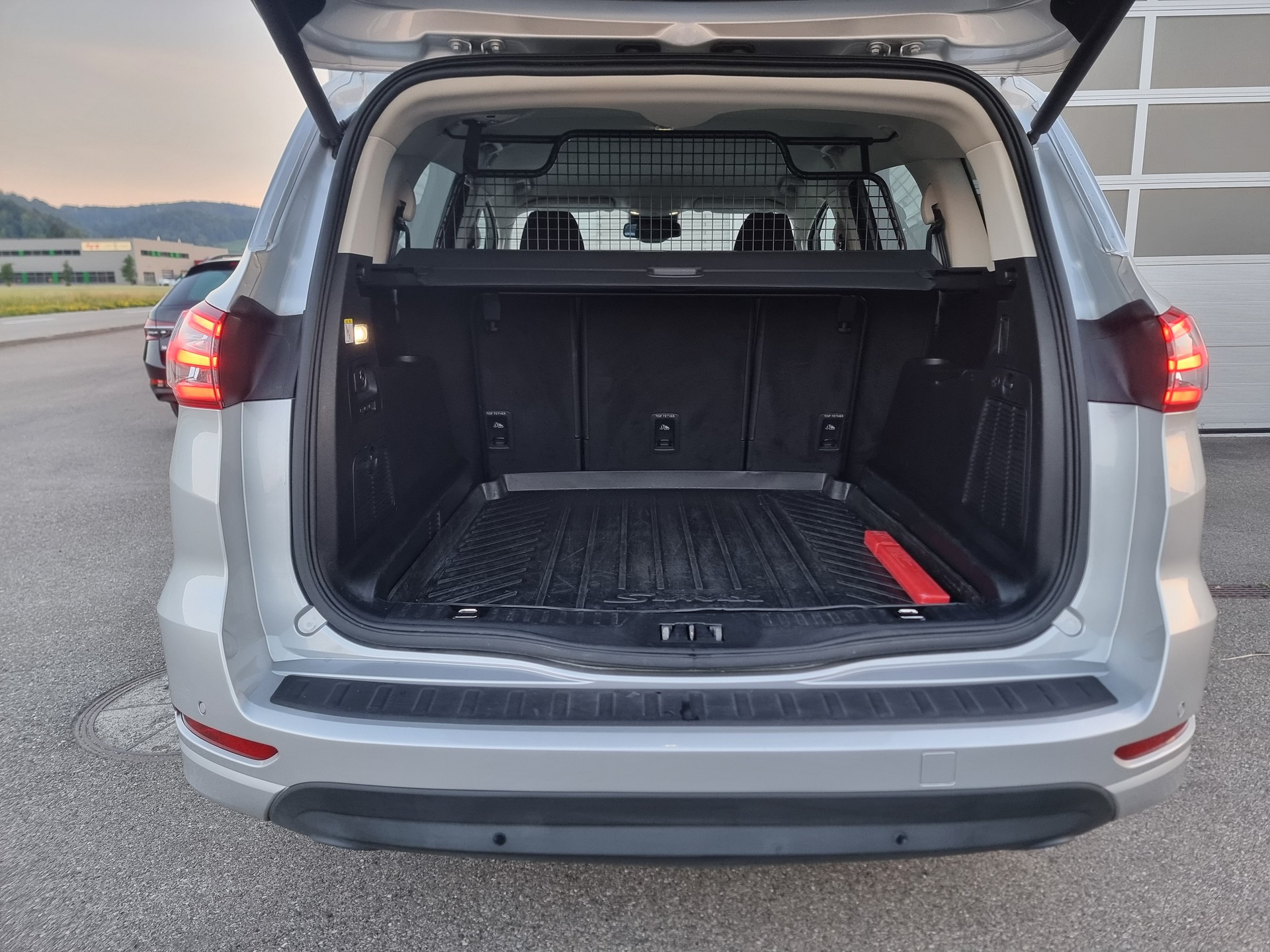 FORD S-Max 2.0 TDCi Titanium Automatic-image-13