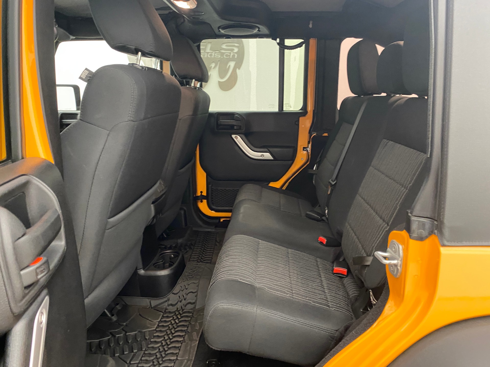 JEEP Wrangler 2.8 CRD Rubicon Unlimited-image-14