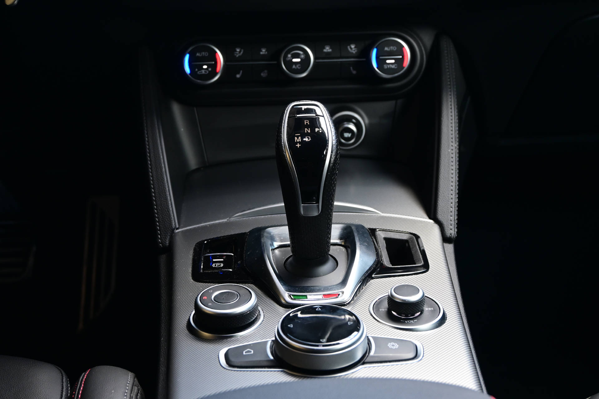 ALFA ROMEO Stelvio 2.0 Q4 280 Tributo Italiano-image-14