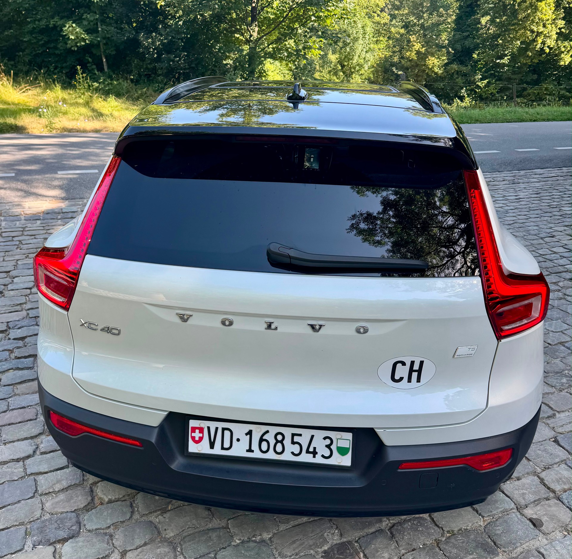 VOLVO XC40 T5 TwE R-Design DCT-image-4