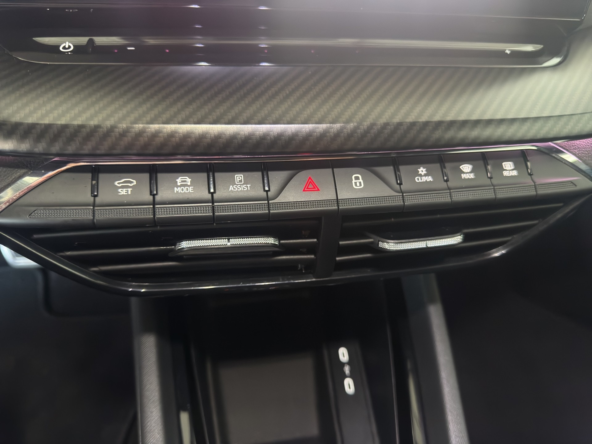 SKODA Octavia Combi 2.0 TSI DSG RS-image-13