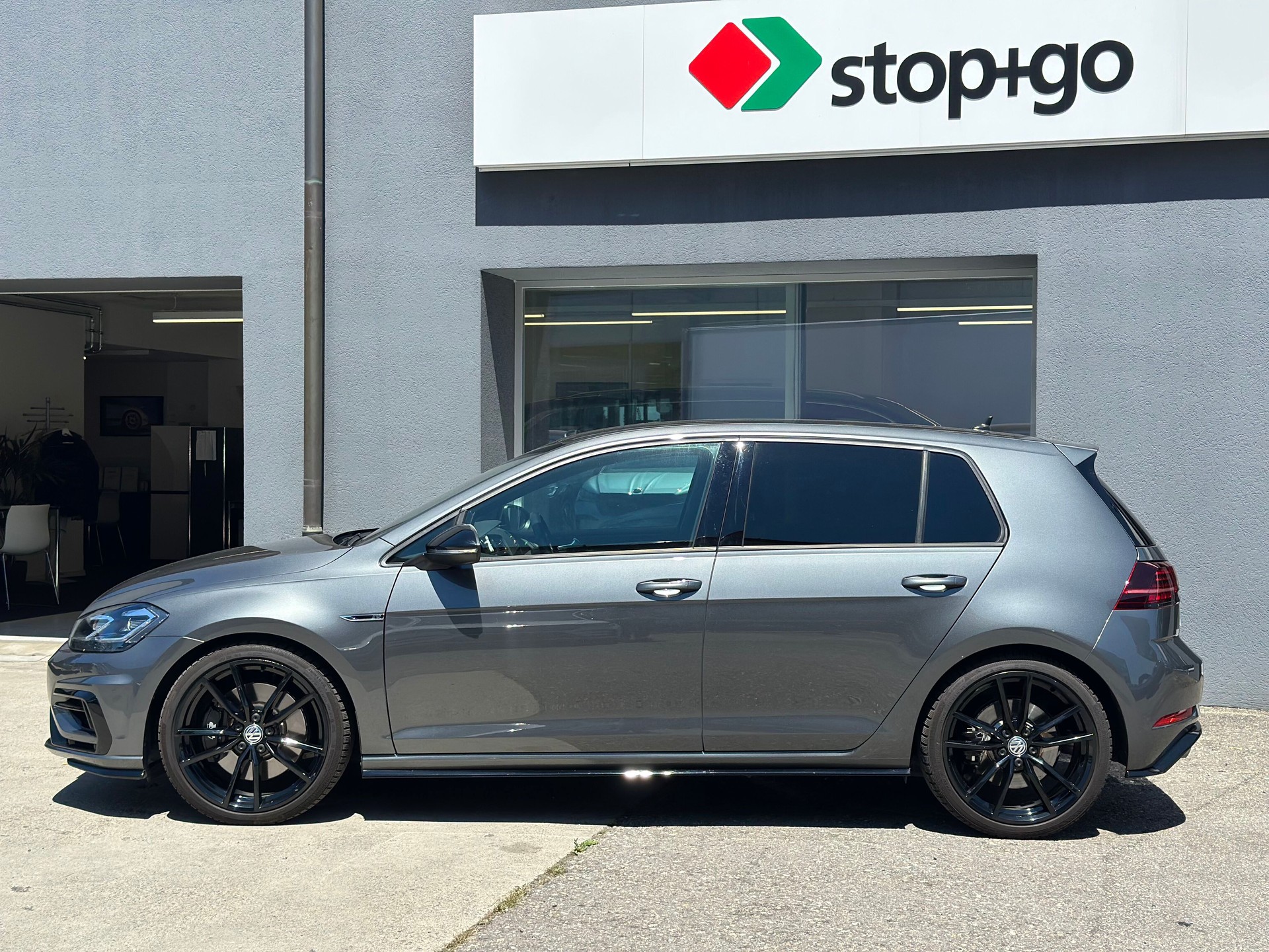 VW Golf 2.0 TSI R 4Motion DSG-image-2