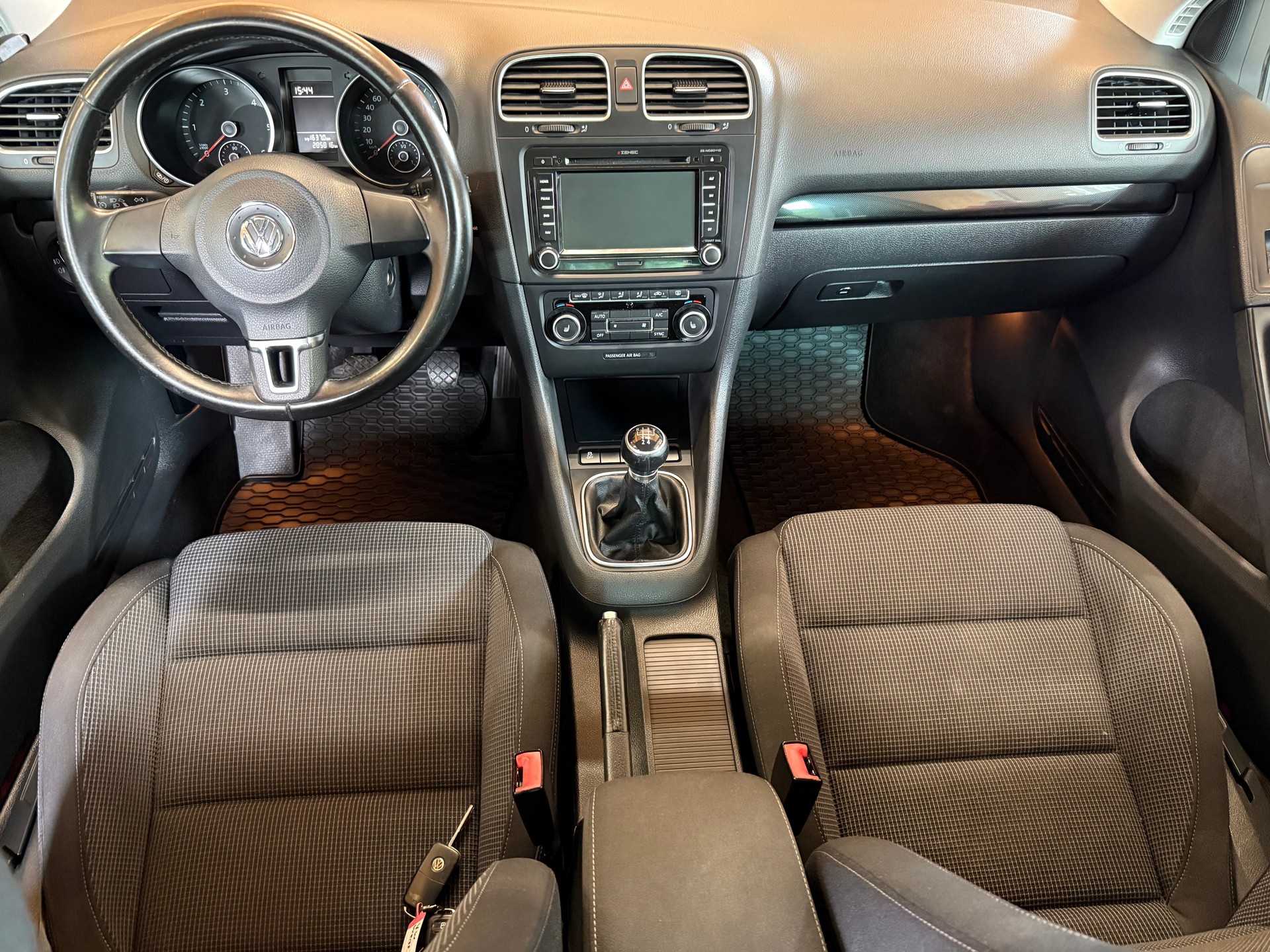 VW GOLF-image-8