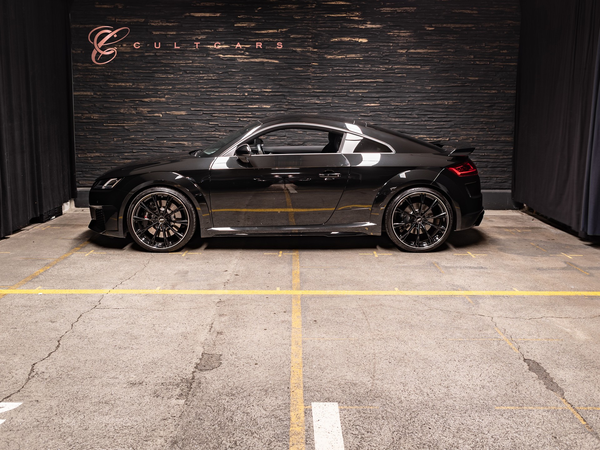 AUDI TT Coupé TT RS quattro S-tronic-showroom-element-1