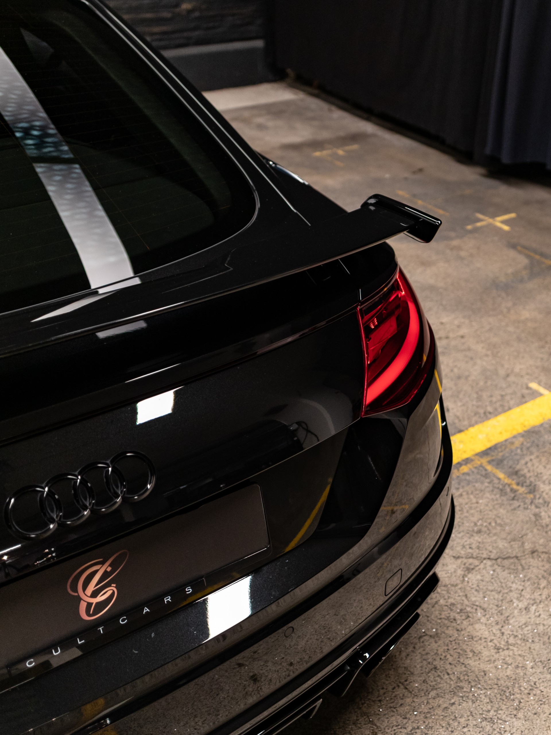 AUDI TT Coupé TT RS quattro S-tronic-image-10