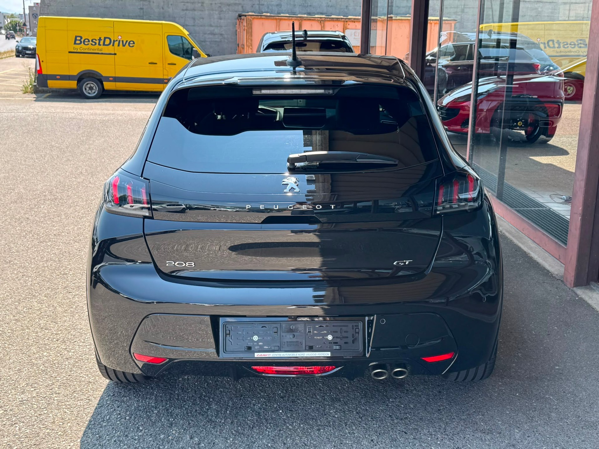 PEUGEOT 208 1.2 PureTech GT EAT8-image-4