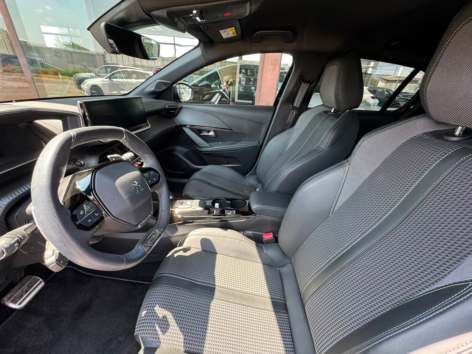 PEUGEOT 208 1.2 PureTech GT EAT8-image-6