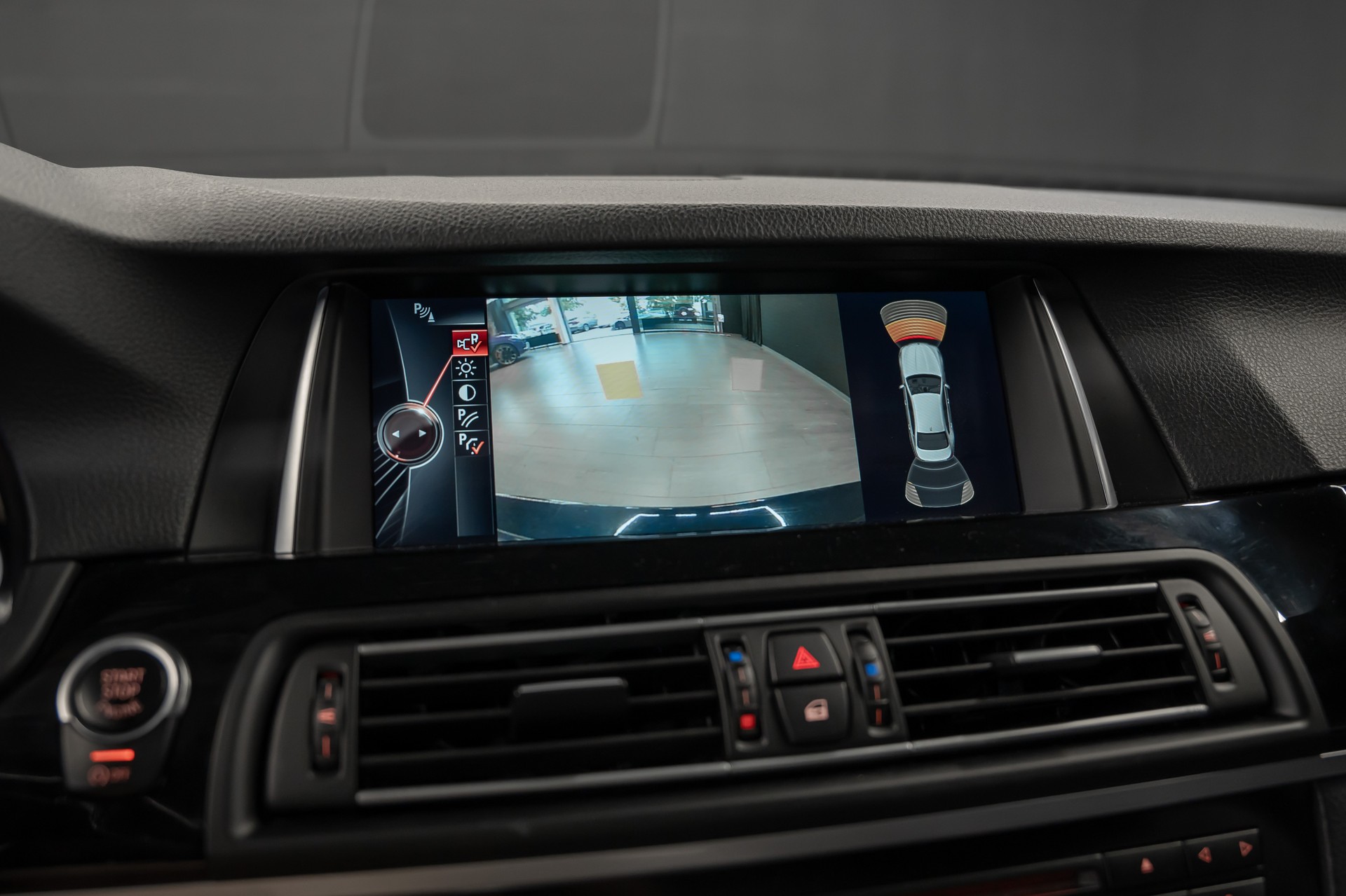 BMW M550d xDrive Steptronic / CH Auto / BMW Service History / Mega Ausstattung / harmankardon / Head Up / Softclose / 8 Räder uvm...-image-15