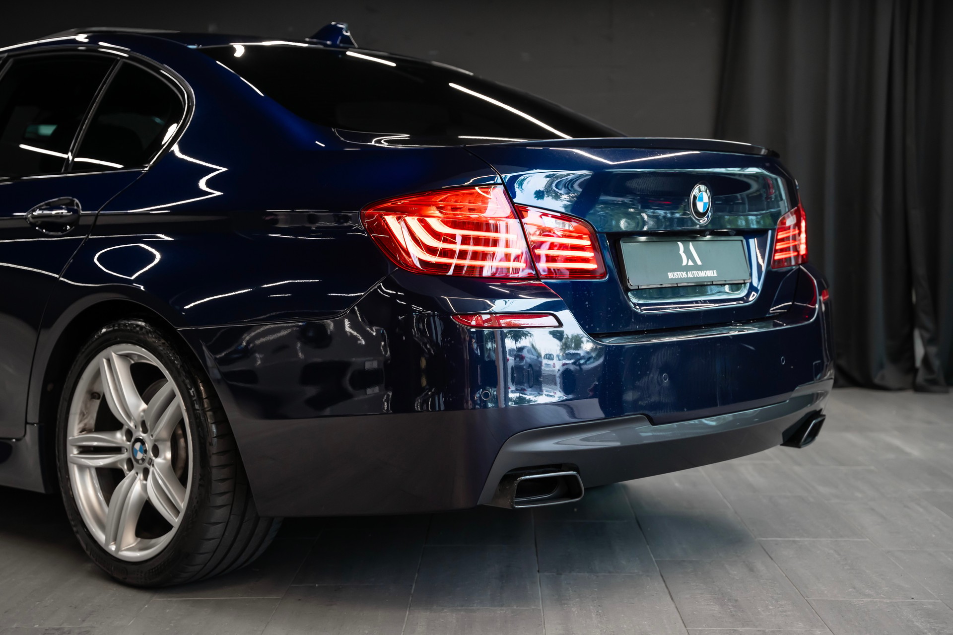 BMW M550d xDrive Steptronic / CH Auto / BMW Service History / Mega Ausstattung / harmankardon / Head Up / Softclose / 8 Räder uvm...-image-6