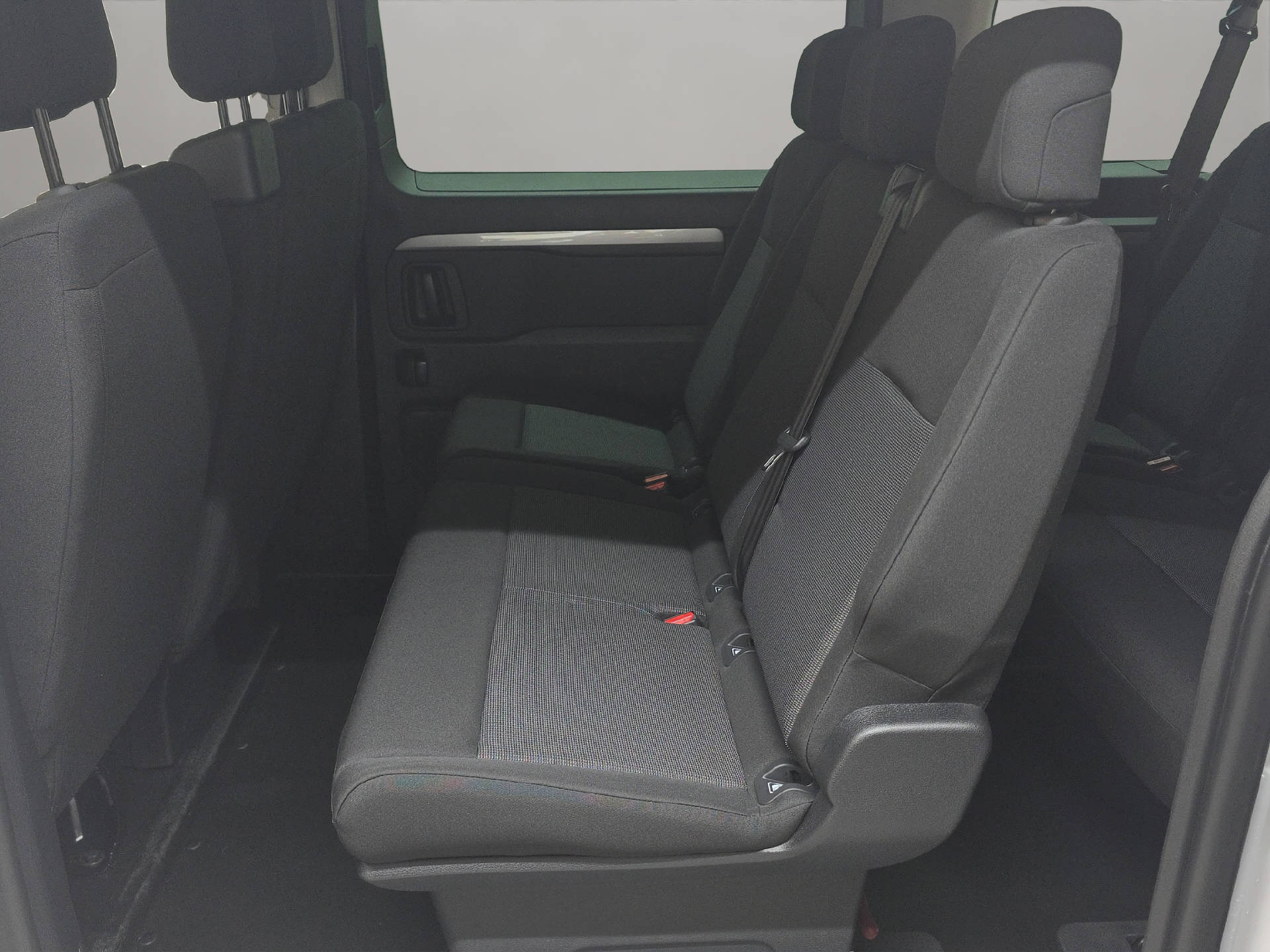 PEUGEOT Traveller Long 2.2 BlueHDi 180 Family Edition S/S-image-10