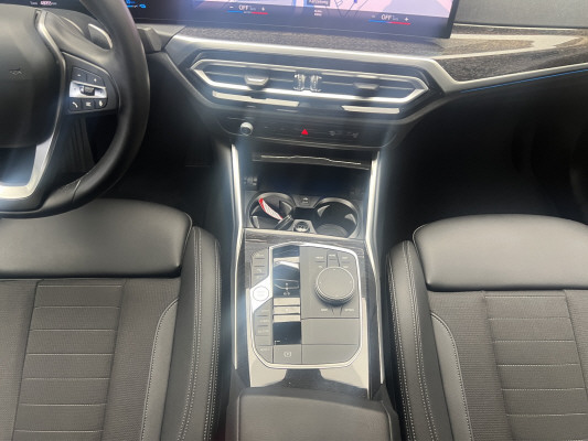 BMW 330e xDrive Steptronic-image-11