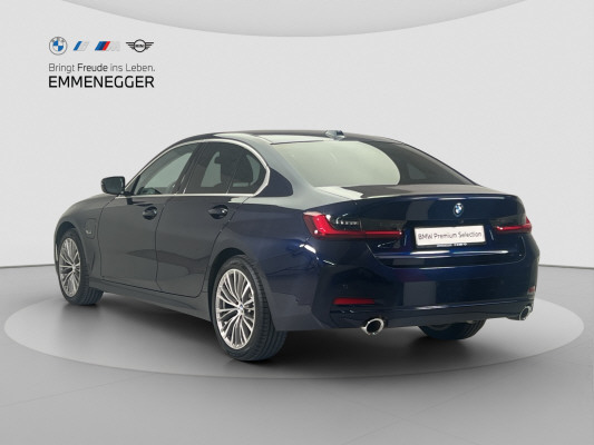 BMW 330e xDrive Steptronic-showroom-element-2