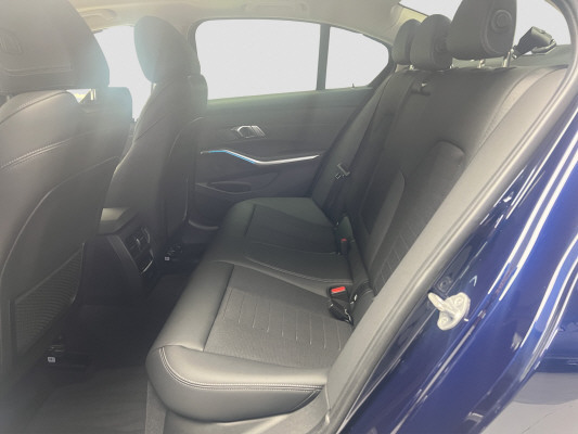 BMW 330e xDrive Steptronic-image-9
