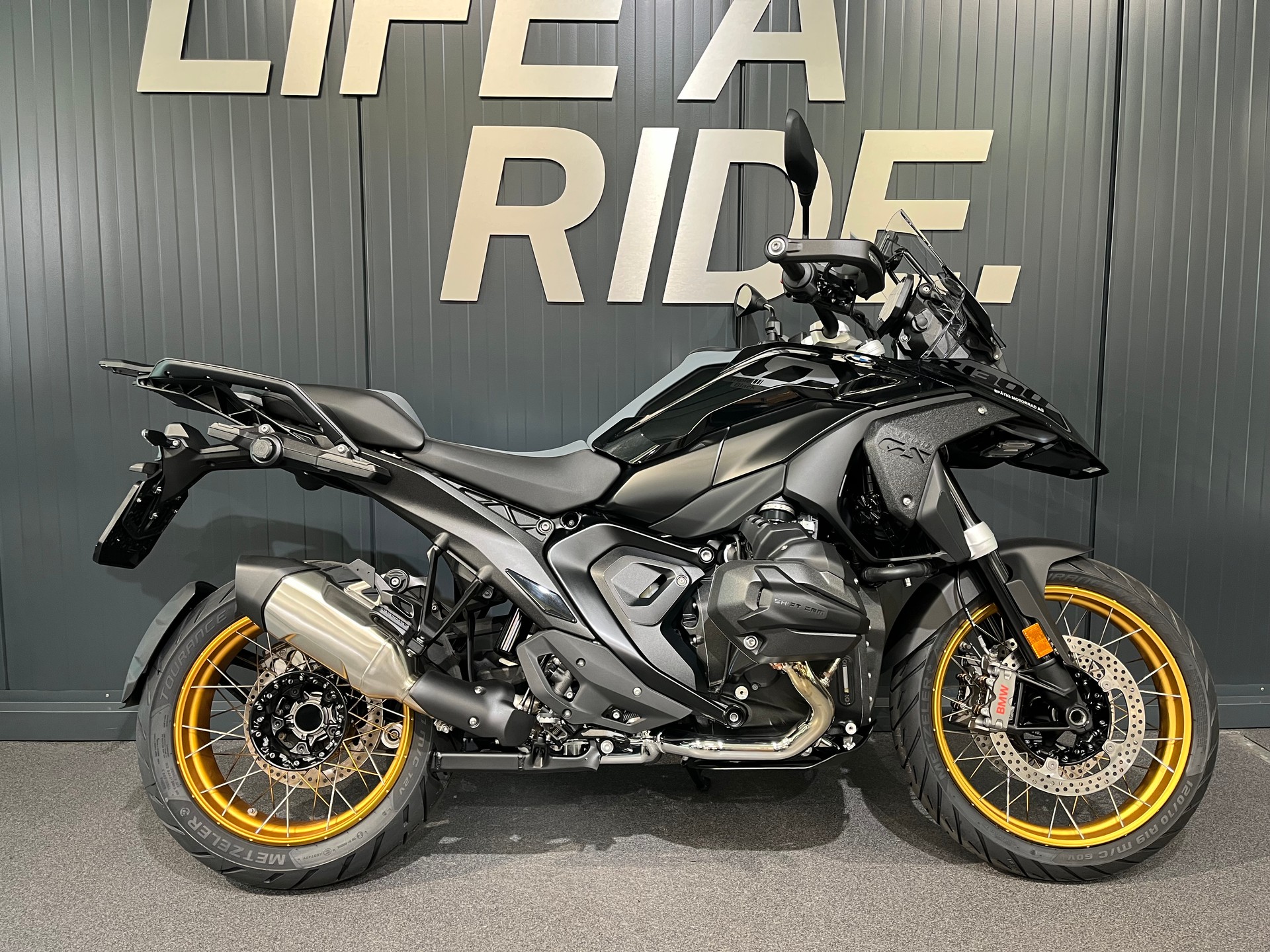 BMW R 1300 GS-image-0