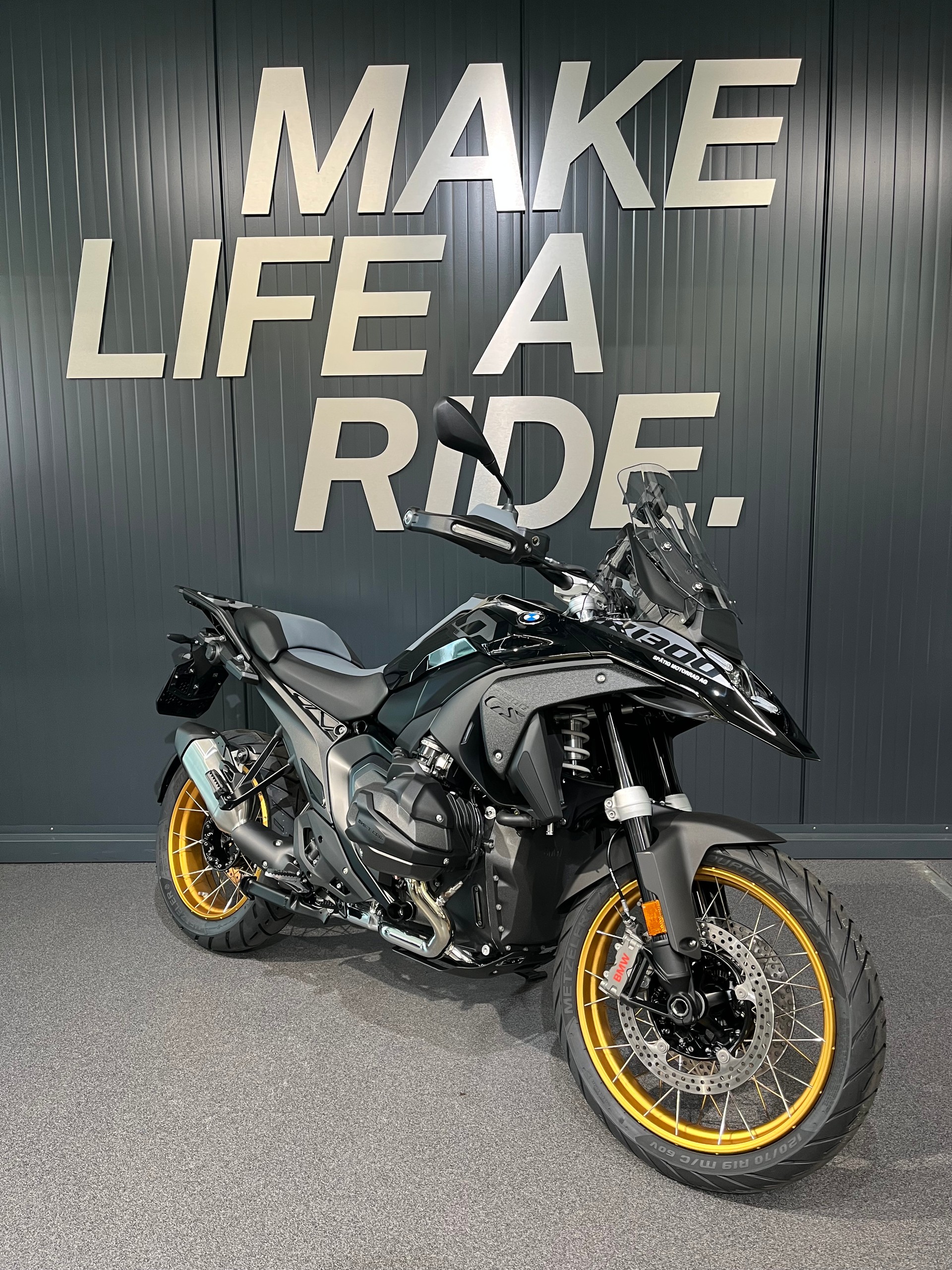 BMW R 1300 GS-image-1
