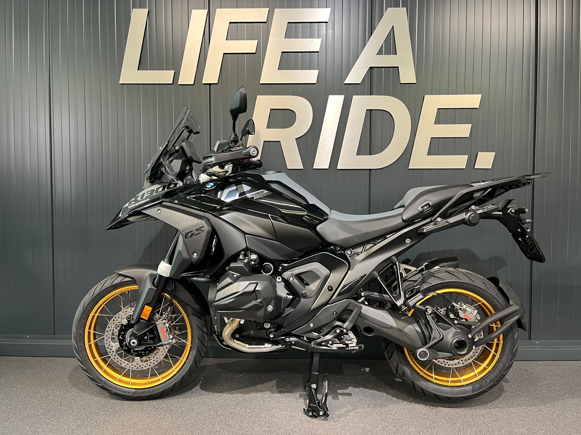 BMW R 1300 GS-image-2