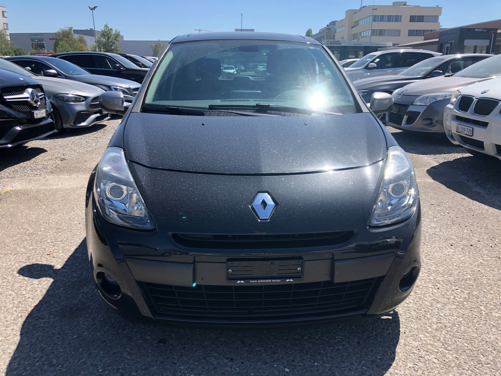 RENAULT TCE 100-showroom-element-1
