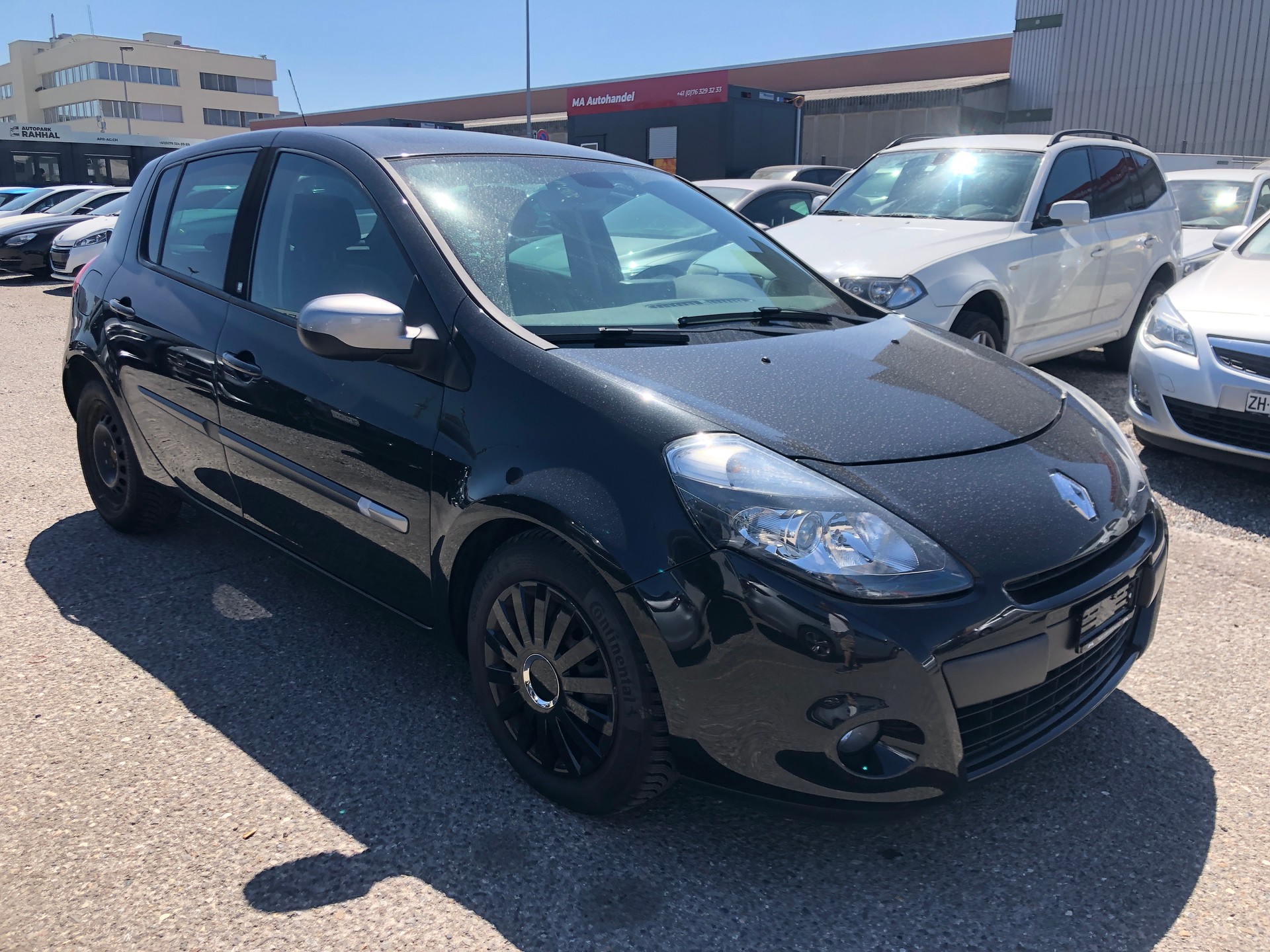 RENAULT TCE 100-showroom-element-2