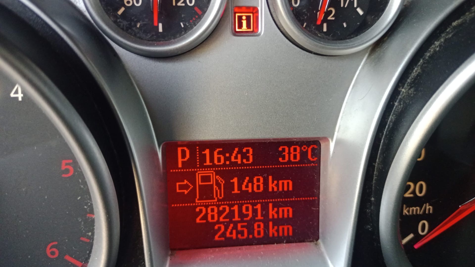 FORD Kuga 2.0 TDCi Carving 4WD PowerShift-image-11