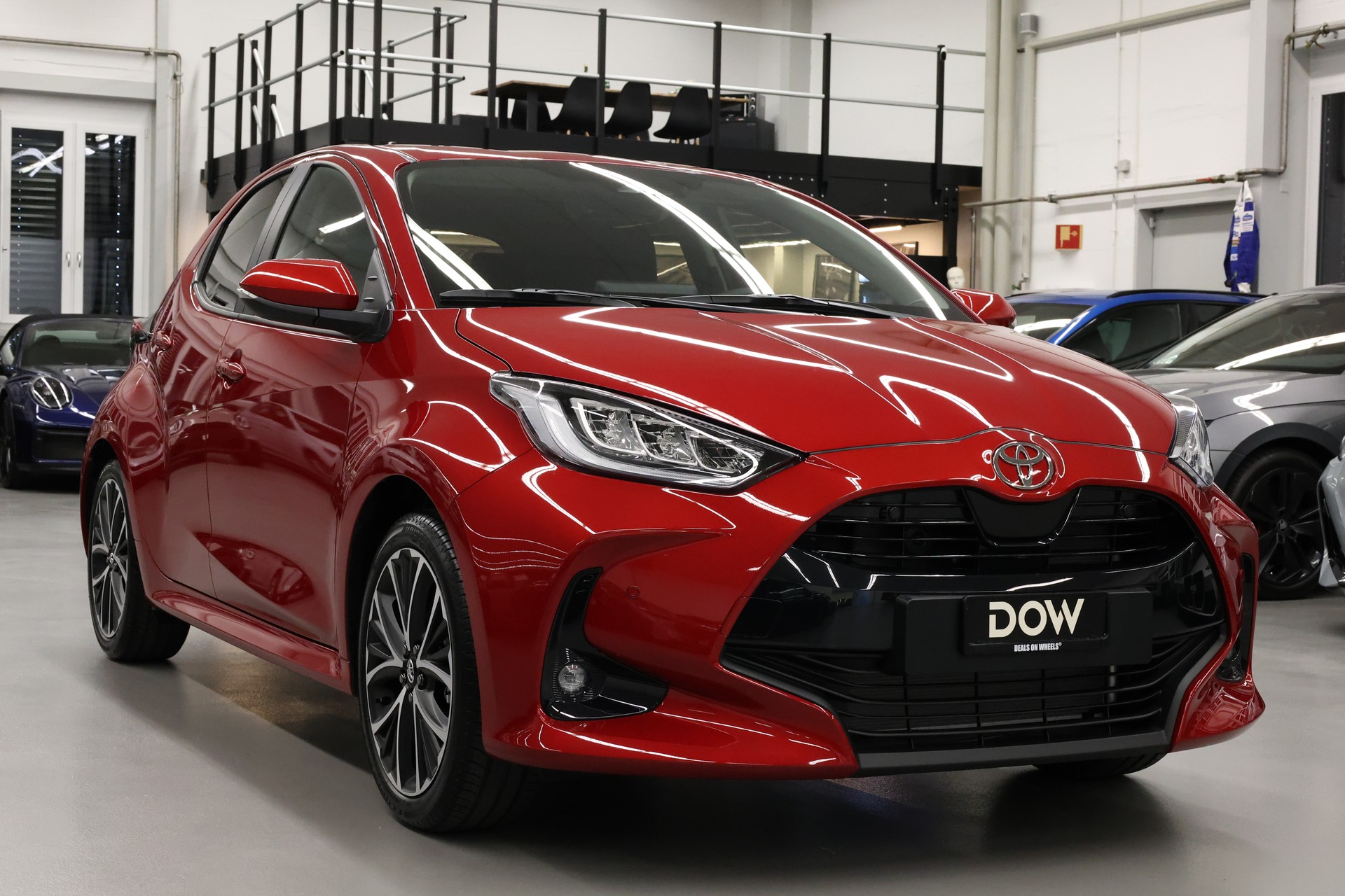 TOYOTA Yaris 1.5 VVT-i HSD Teamplayer-showroom-element-3