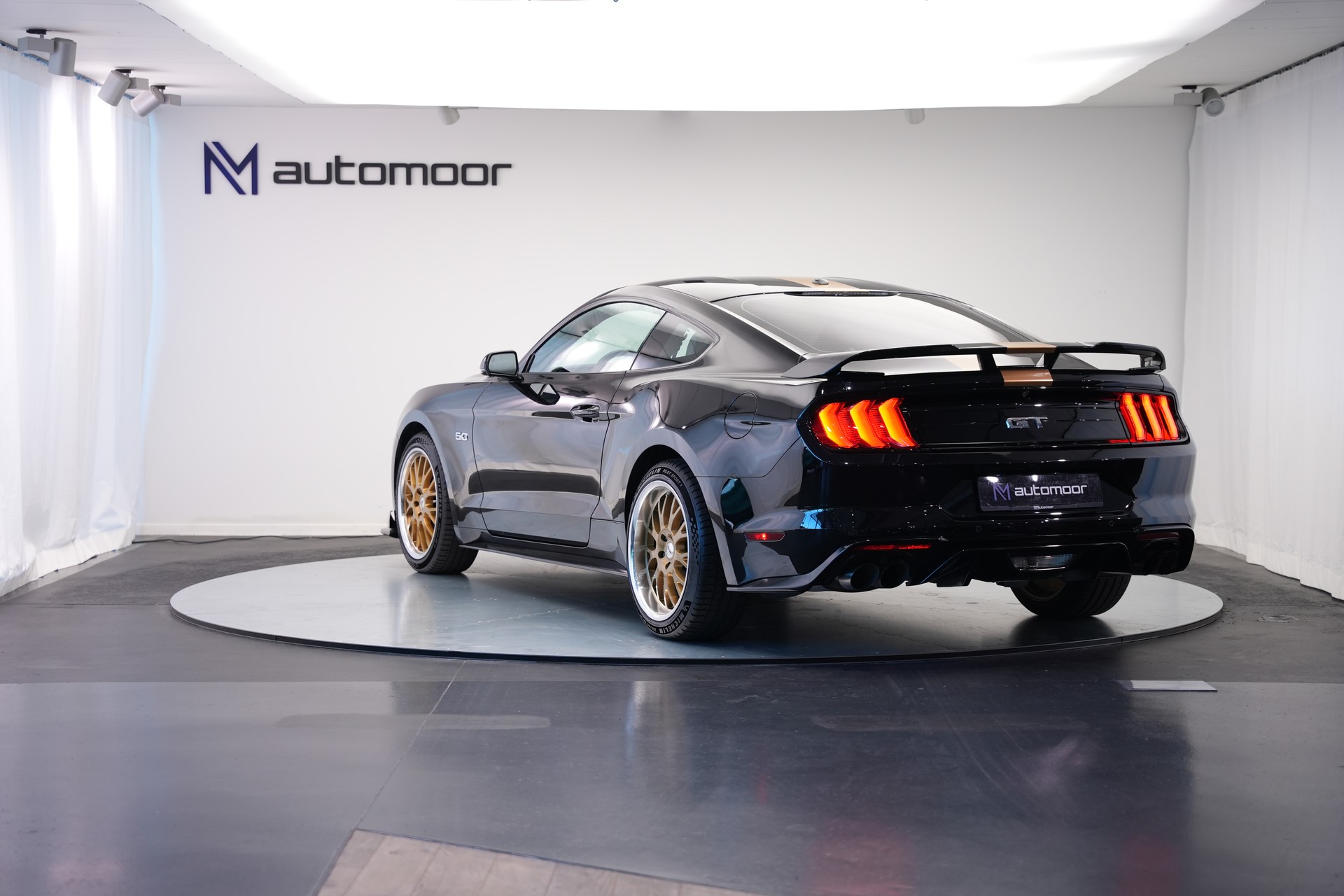 FORD Mustang Fastback 5.0 V8 GT Automat-image-6