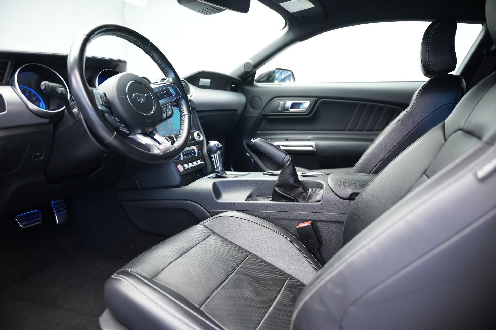 FORD Mustang Fastback 5.0 V8 GT Automat-image-9