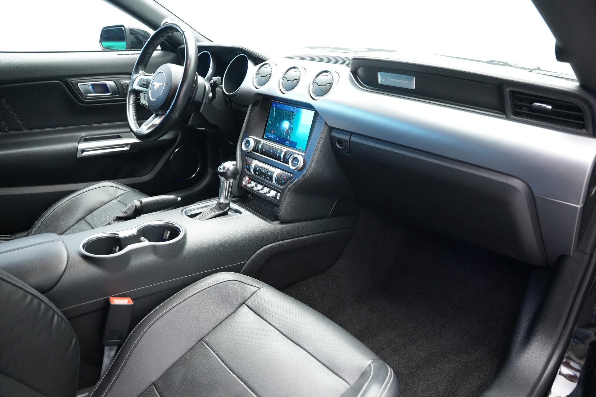 FORD Mustang Fastback 5.0 V8 GT Automat-image-10