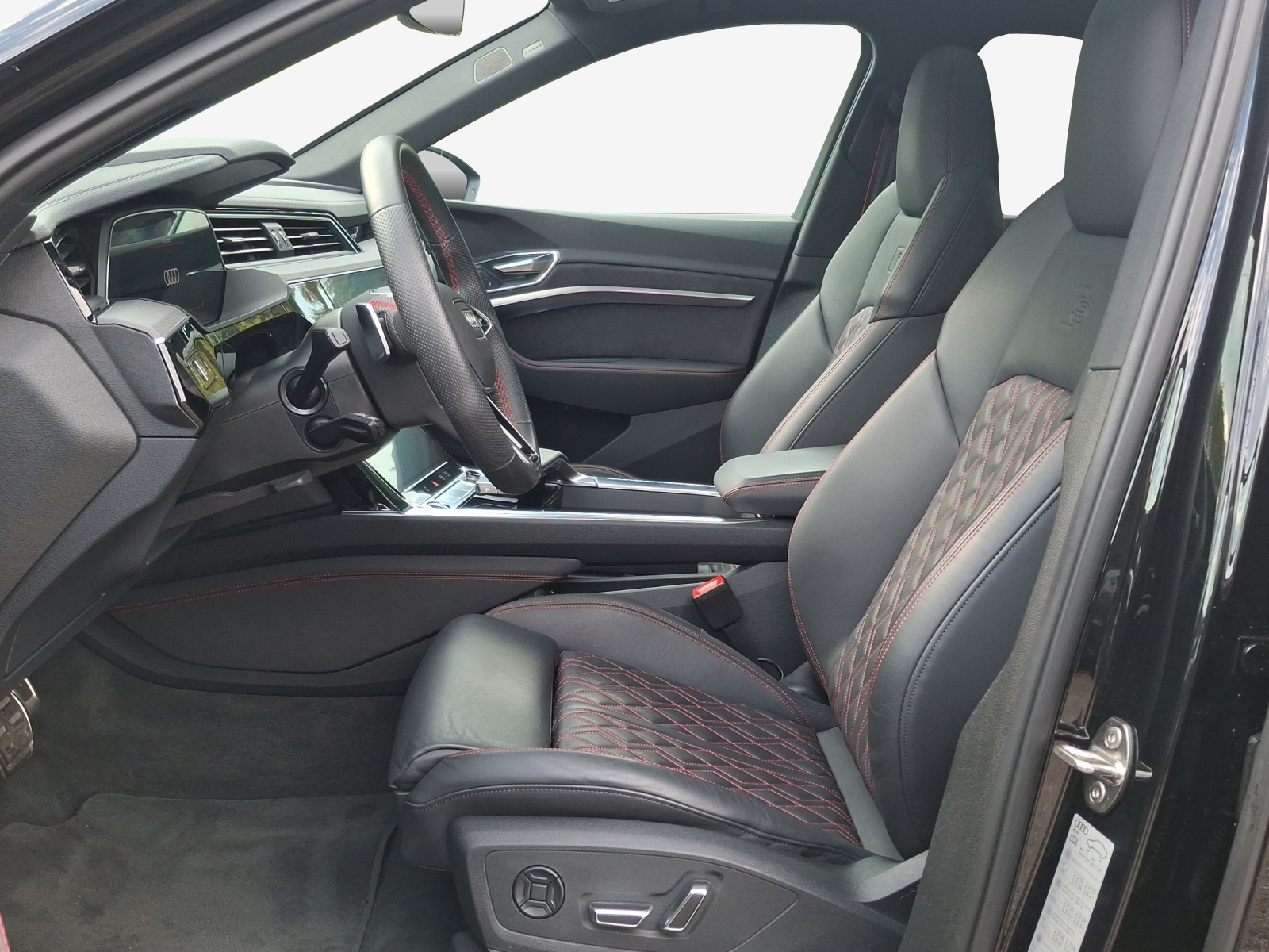 AUDI Q8 Sportback 55 e-tron Black Edition quattro-image-8