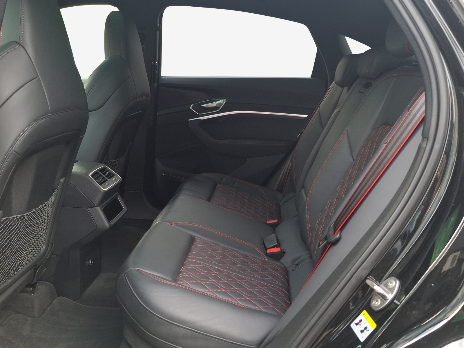 AUDI Q8 Sportback 55 e-tron Black Edition quattro-image-12