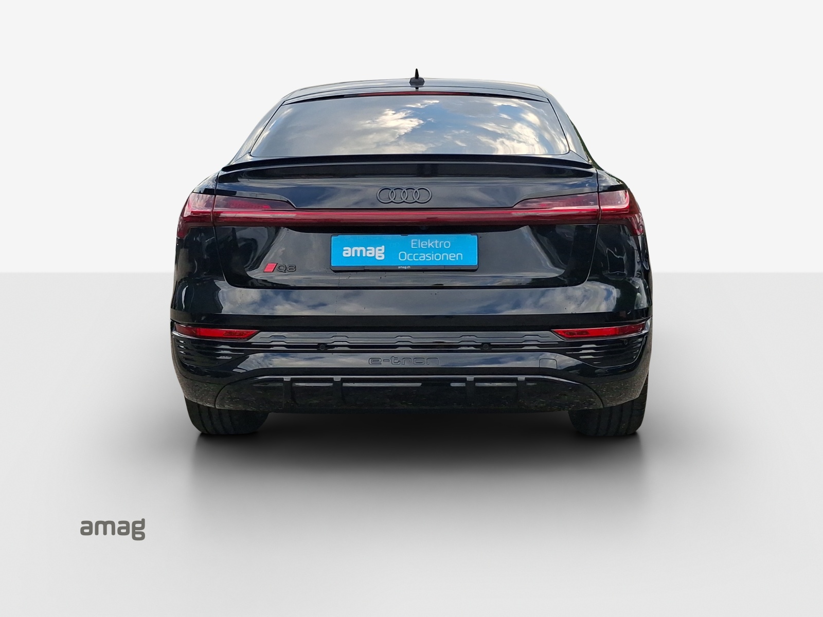 AUDI Q8 Sportback 55 e-tron Black Edition quattro-image-4