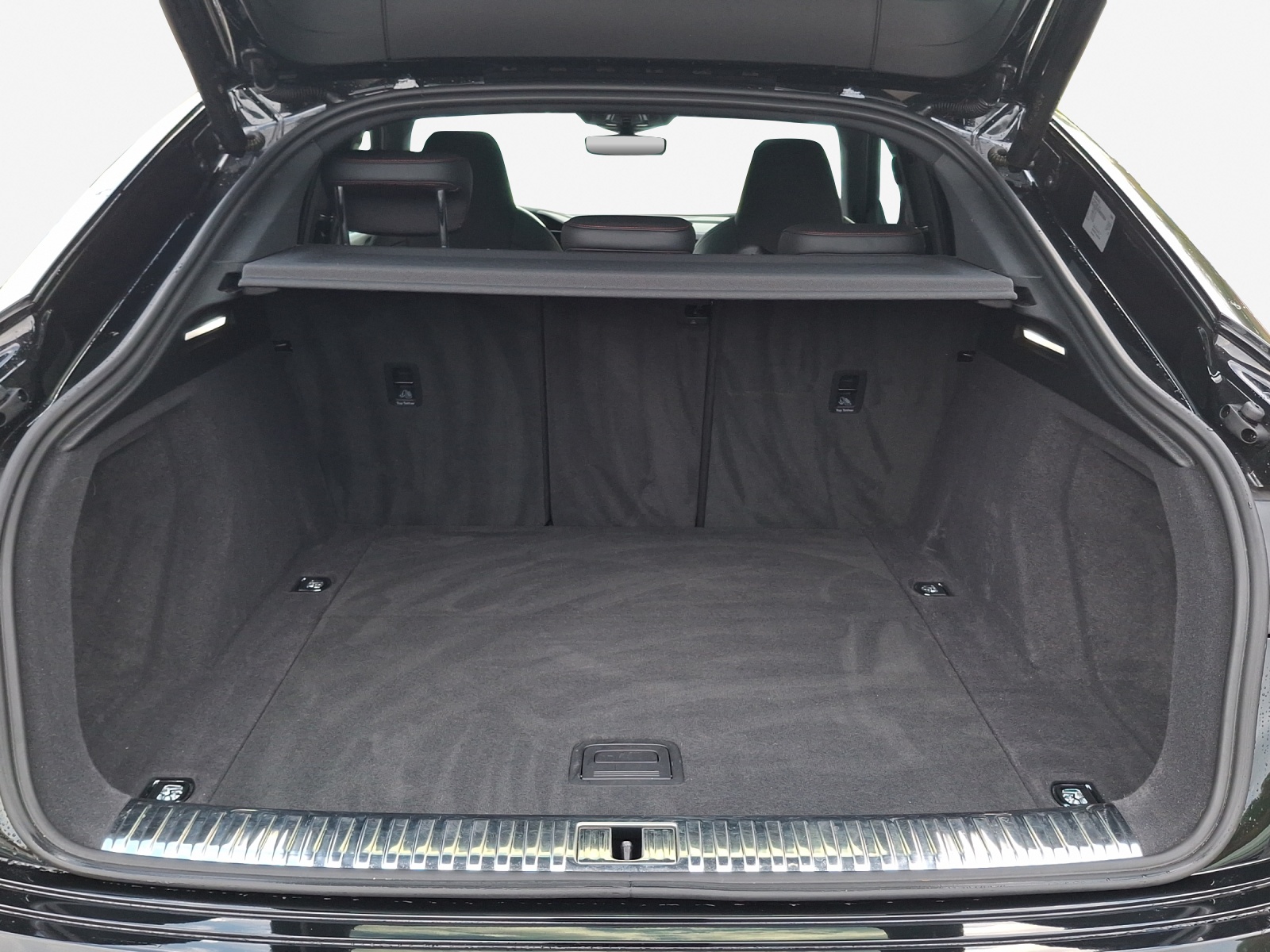 AUDI Q8 Sportback 55 e-tron Black Edition quattro-image-13