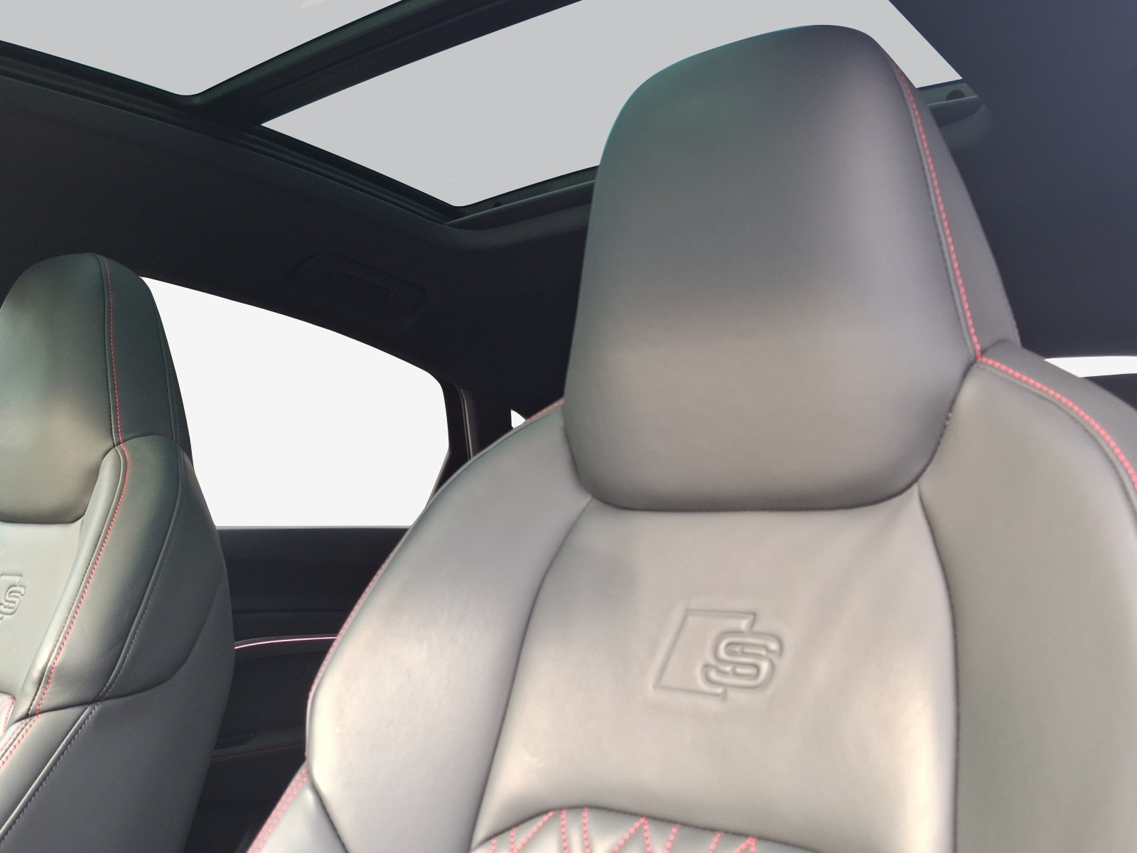 AUDI Q8 Sportback 55 e-tron Black Edition quattro-image-14