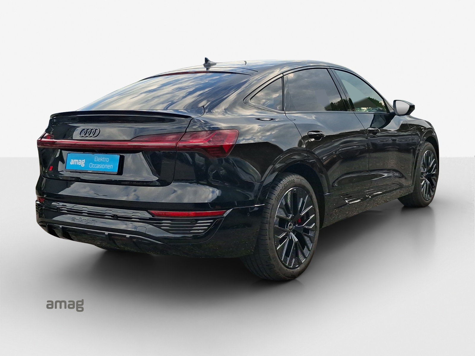 AUDI Q8 Sportback 55 e-tron Black Edition quattro-image-5