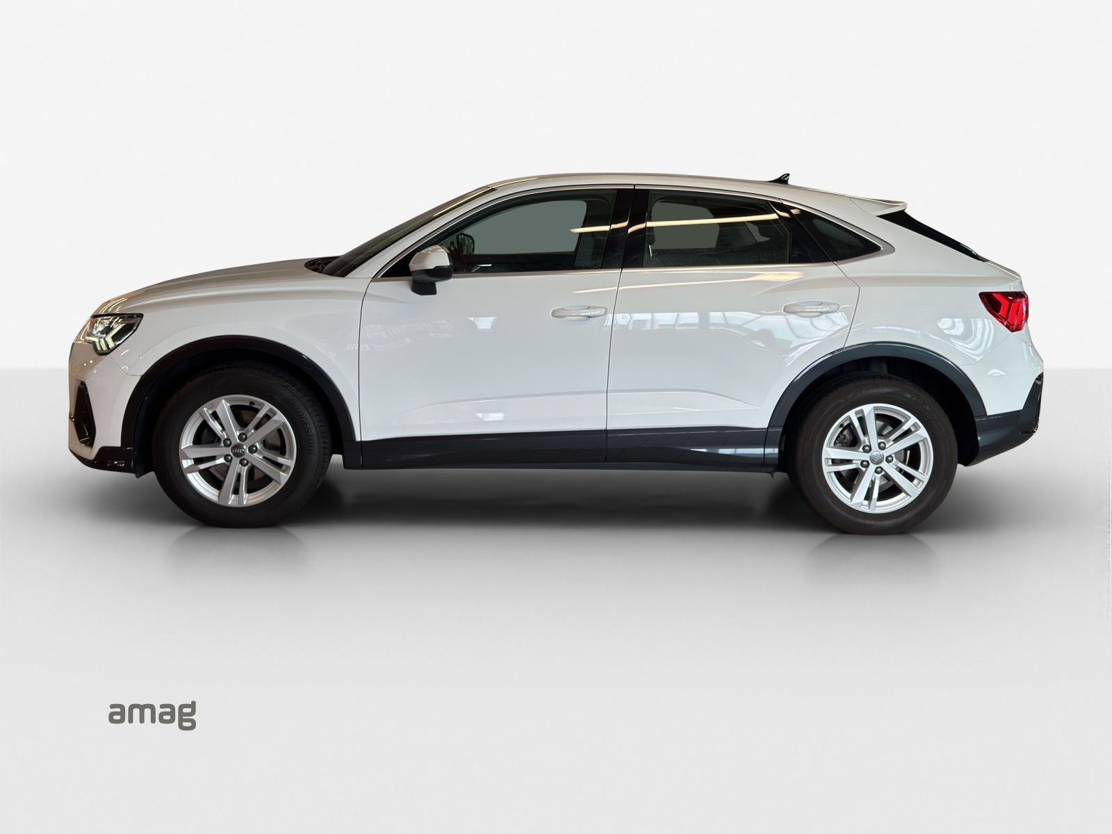 AUDI Q3 Sportback 35 TFSI Attraction S-tronic-showroom-element-1