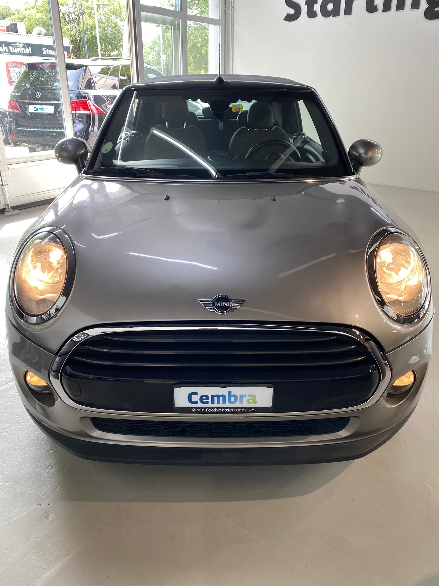 MINI Cooper D Cabriolet Steptronic-showroom-element-1