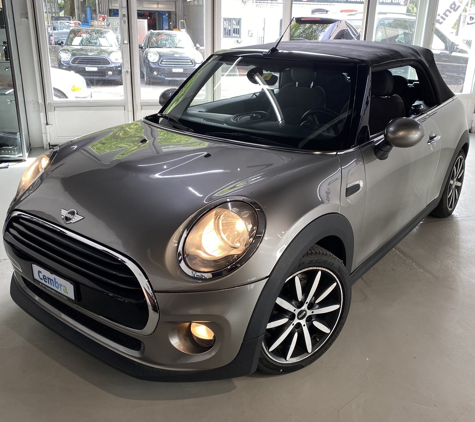 MINI Cooper D Cabriolet Steptronic-showroom-element-2