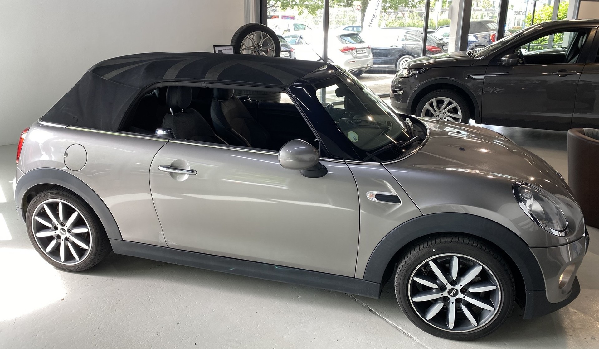 MINI Cooper D Cabriolet Steptronic-image-6