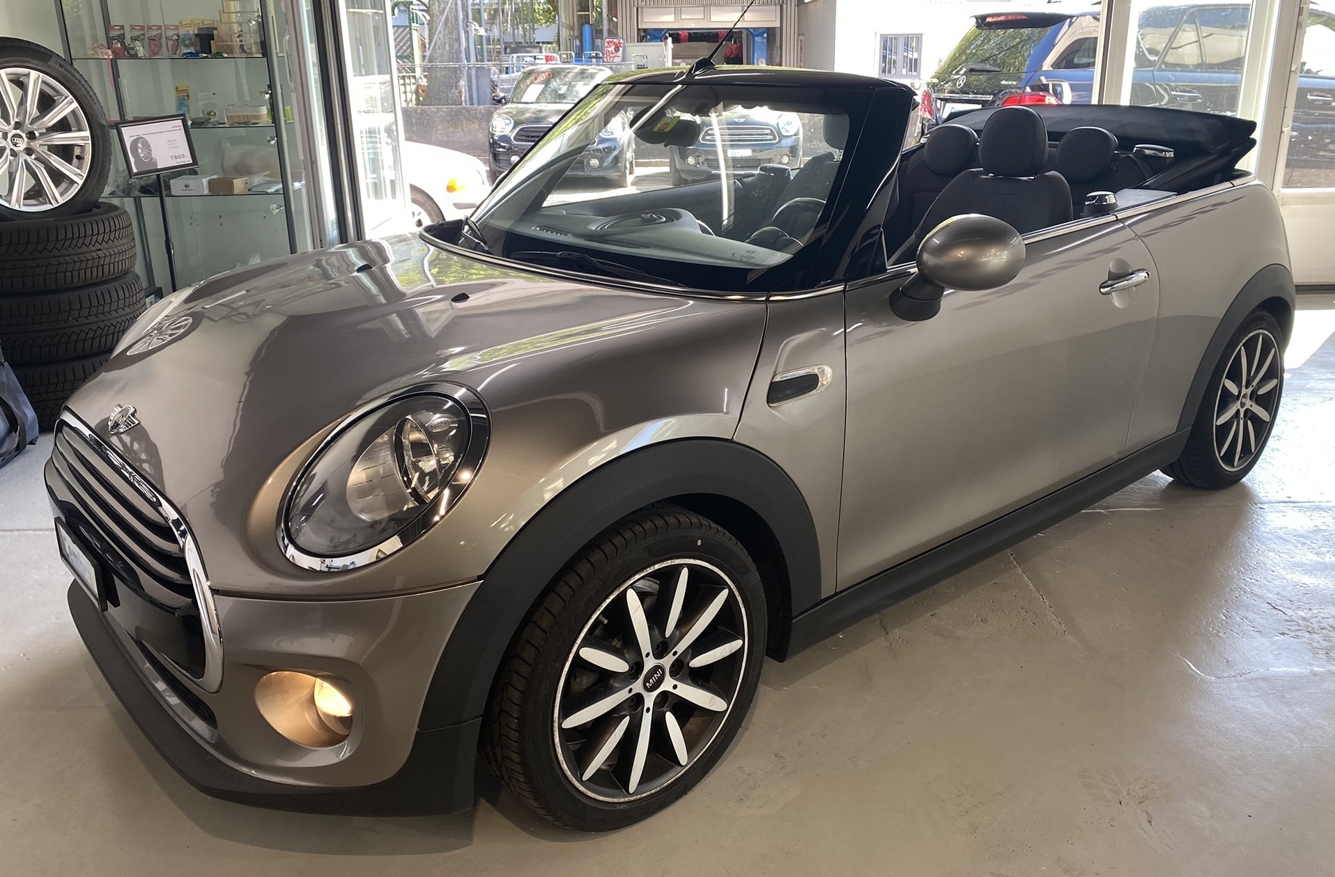 MINI Cooper D Cabriolet Steptronic-showroom-element-3