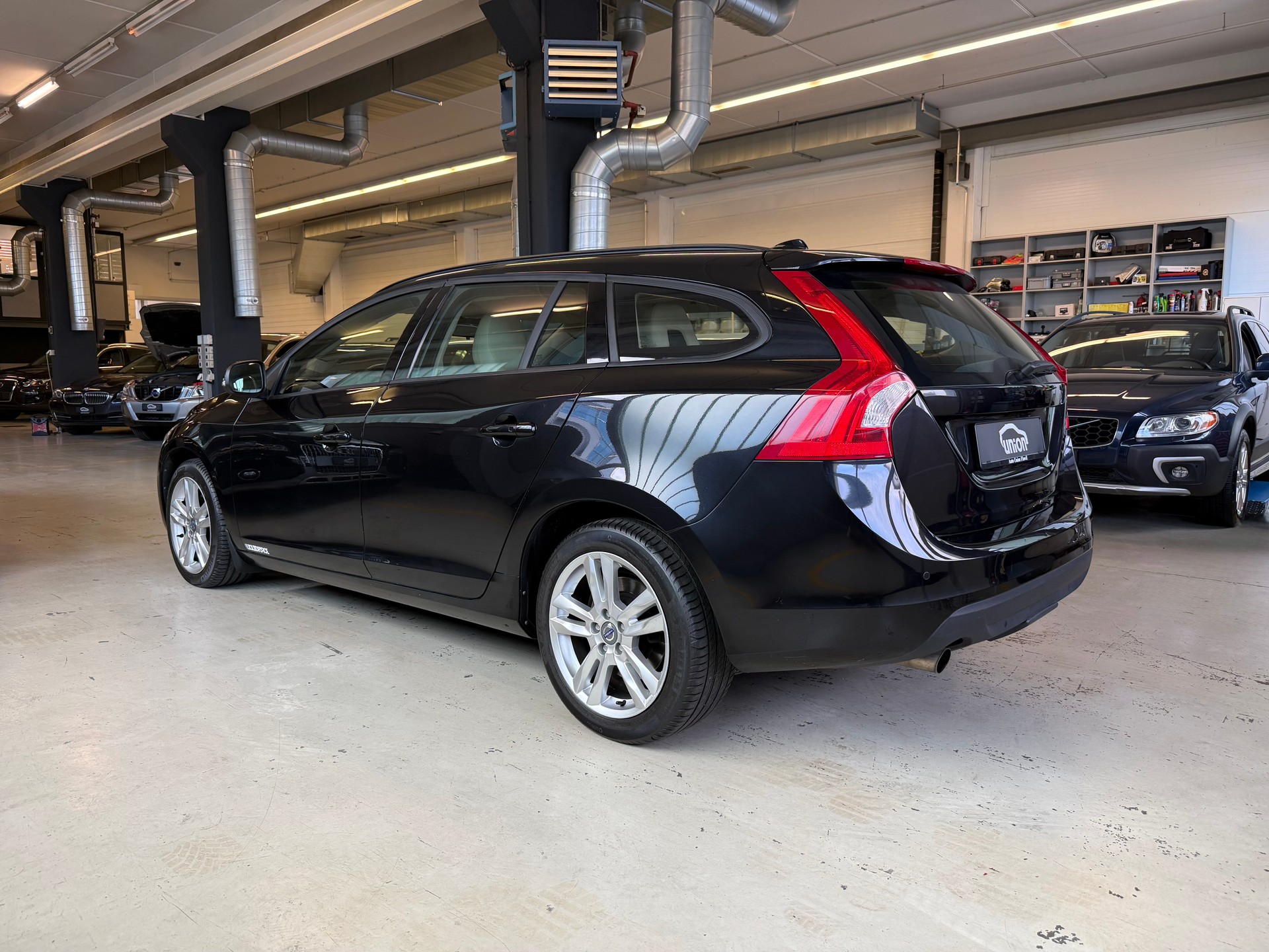 VOLVO V60 D3 Momentum Geartronic-image-6